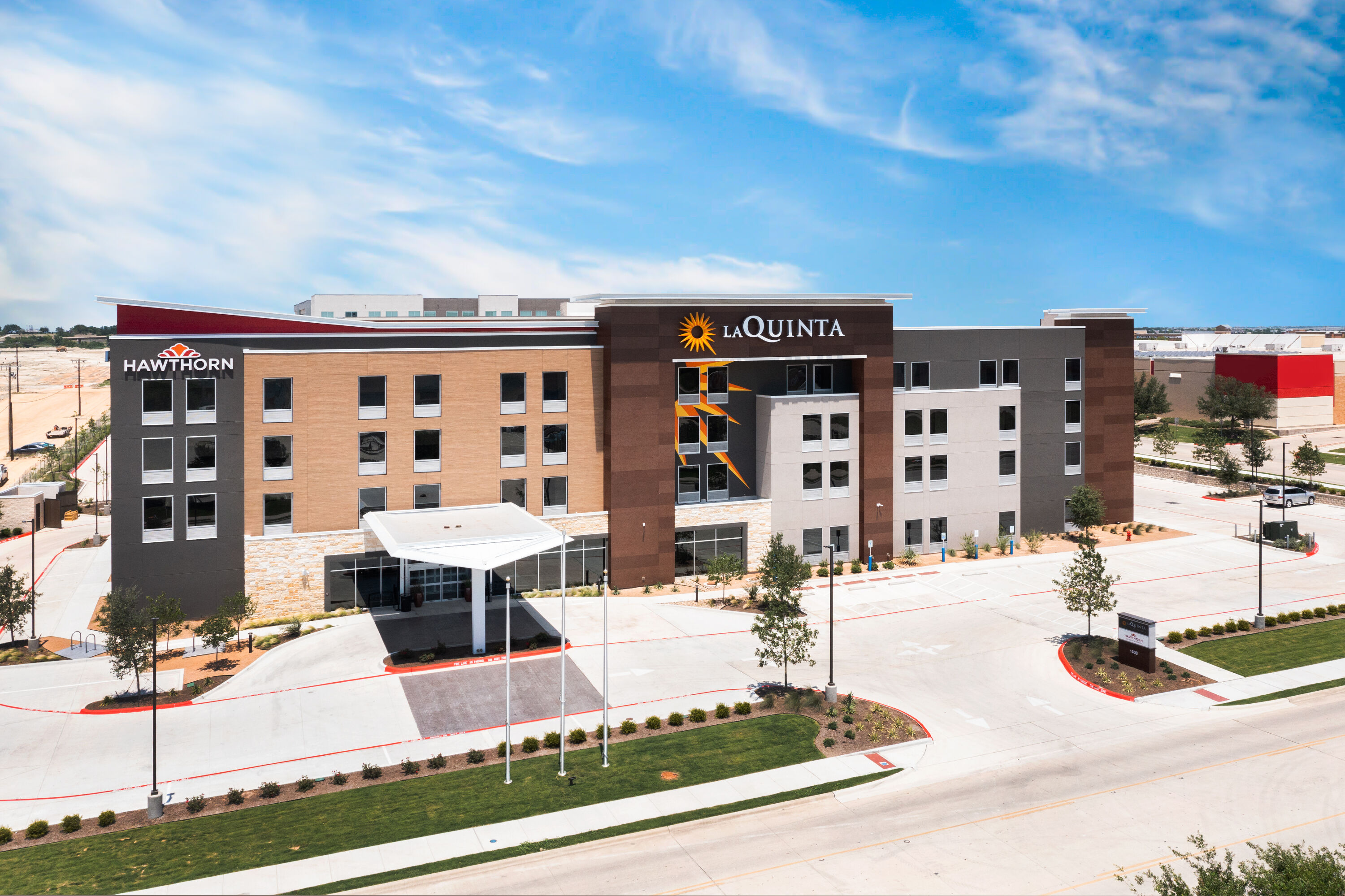 Exterior Day Image of La Quinta Inn & Suites by Wyndham Pflugerville hotel in Pflugerville, Texas