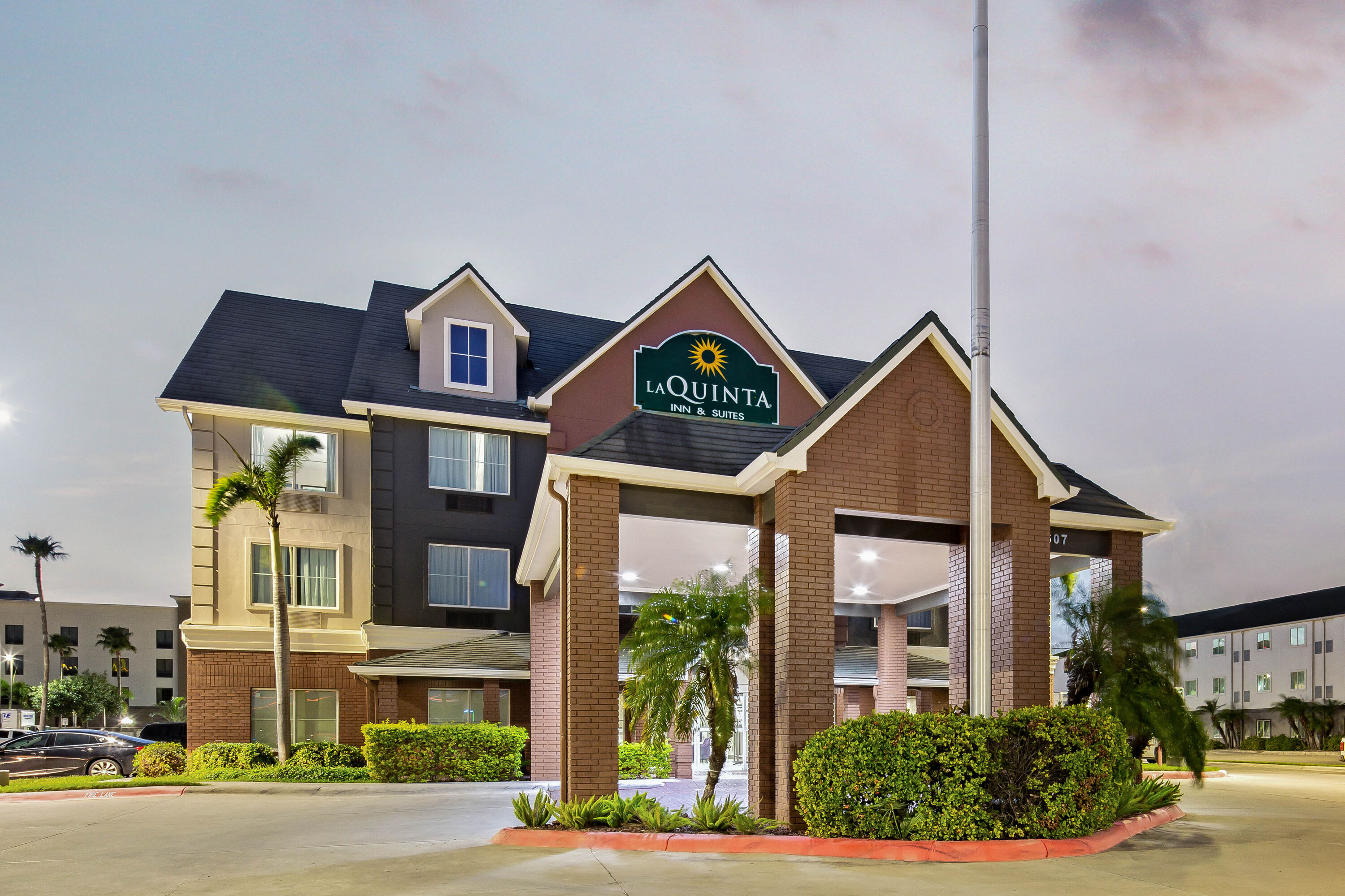 Exterior Dusk Image of La Quinta Inn & Suites by Wyndham Pharr North McAllen hotel in Pharr, Texas