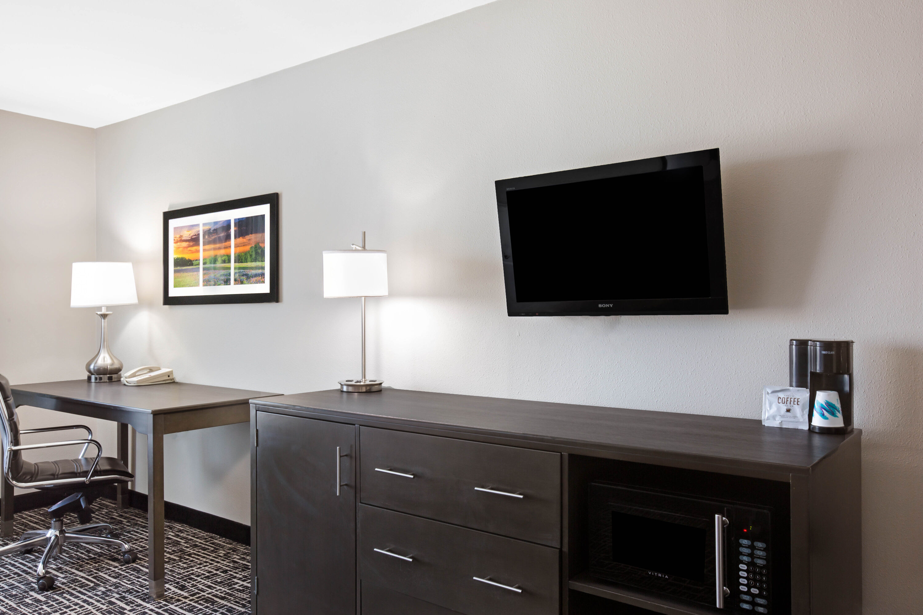 Guest room feature at the La Quinta Inn & Suites by Wyndham Pharr North McAllen in Pharr, Texas