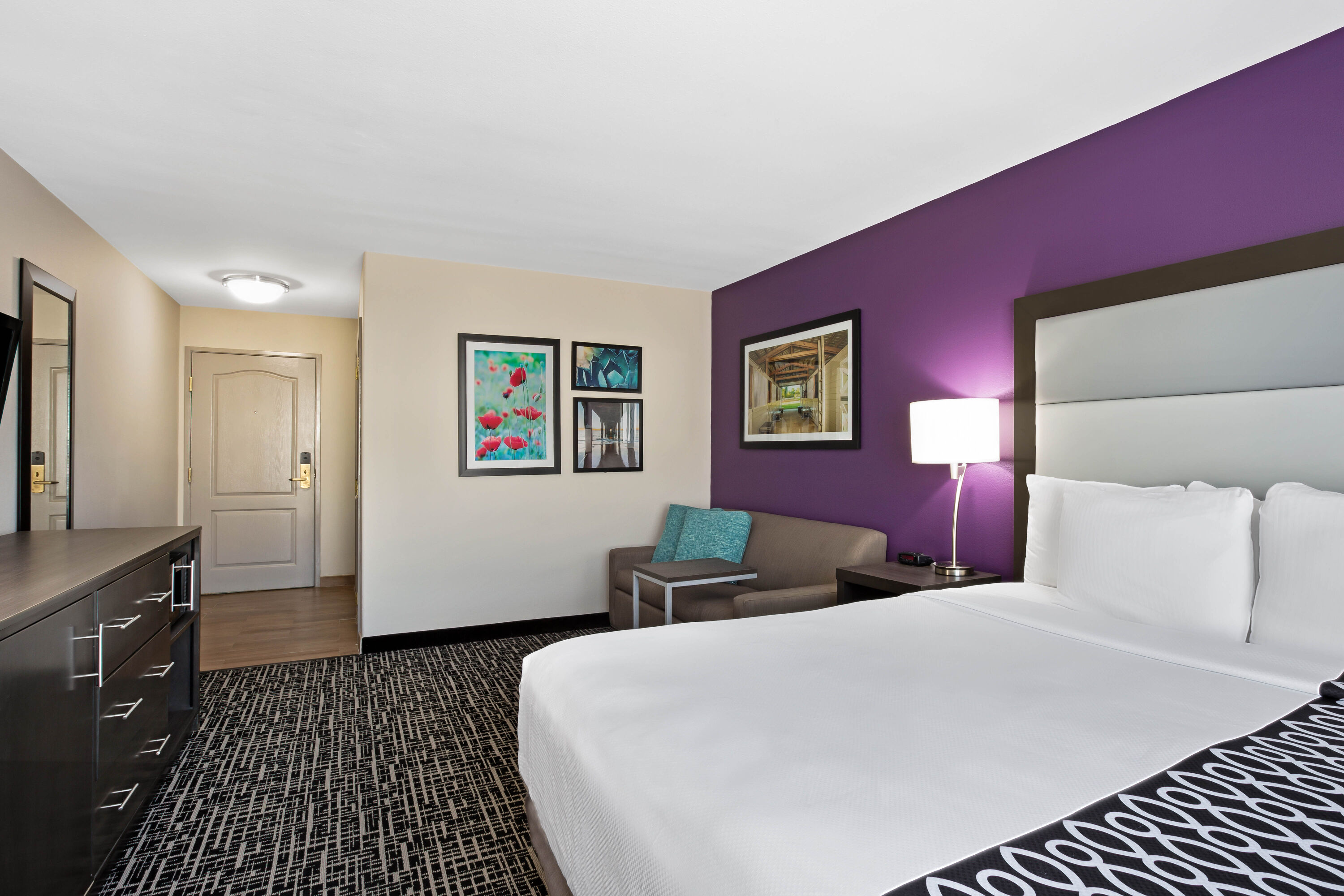 La Quinta Inn & Suites by Wyndham Pharr North McAllen suite in Pharr, Texas