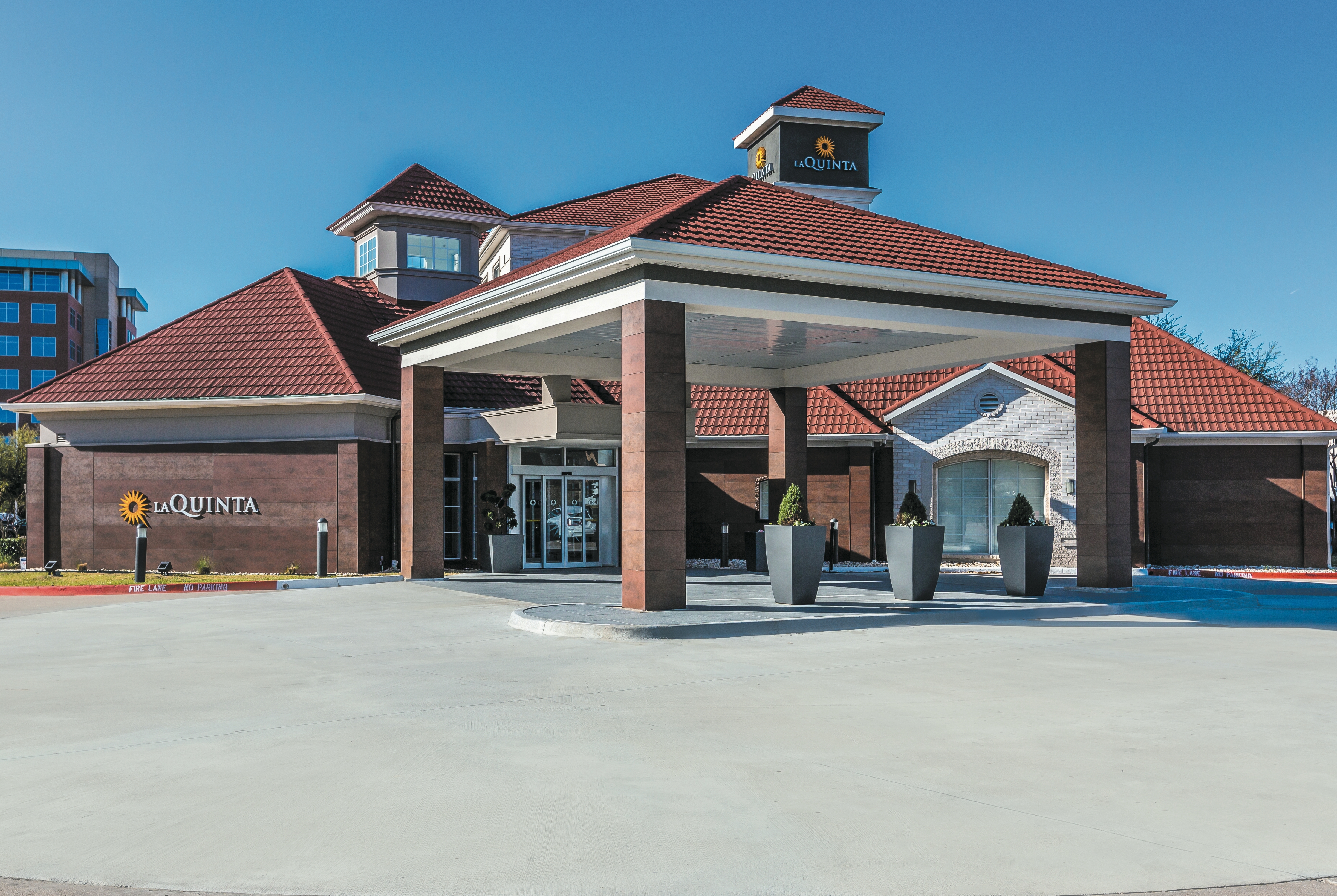 Exterior of La Quinta Inn & Suites by Wyndham Dallas Plano West hotel in Plano, Texas