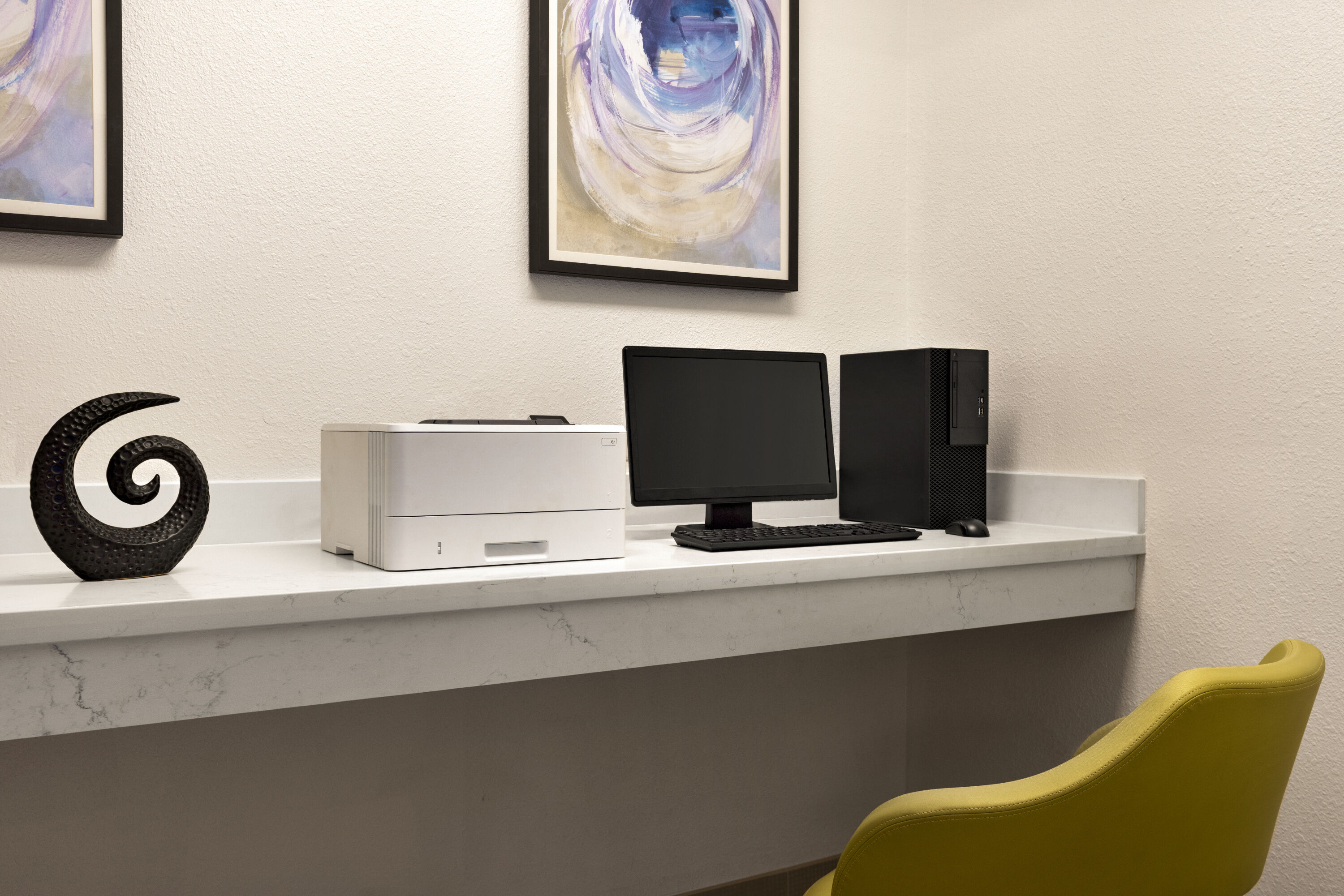 La Quinta Inn & Suites by Wyndham Port Arthur business center in Port Arthur, Texas