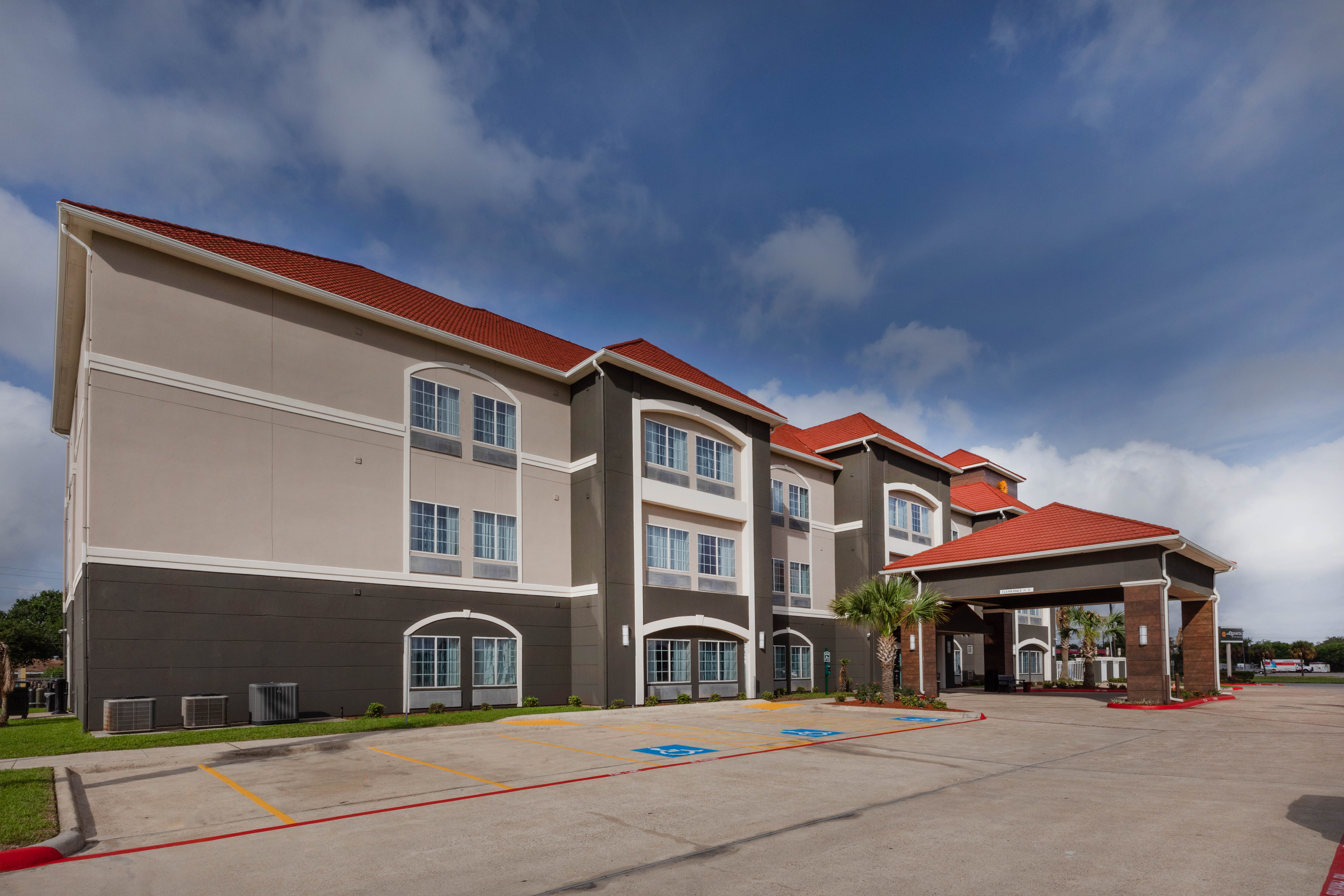 La Quinta Inn & Suites by Wyndham Port Lavaca Port Lavaca, TX Hotels