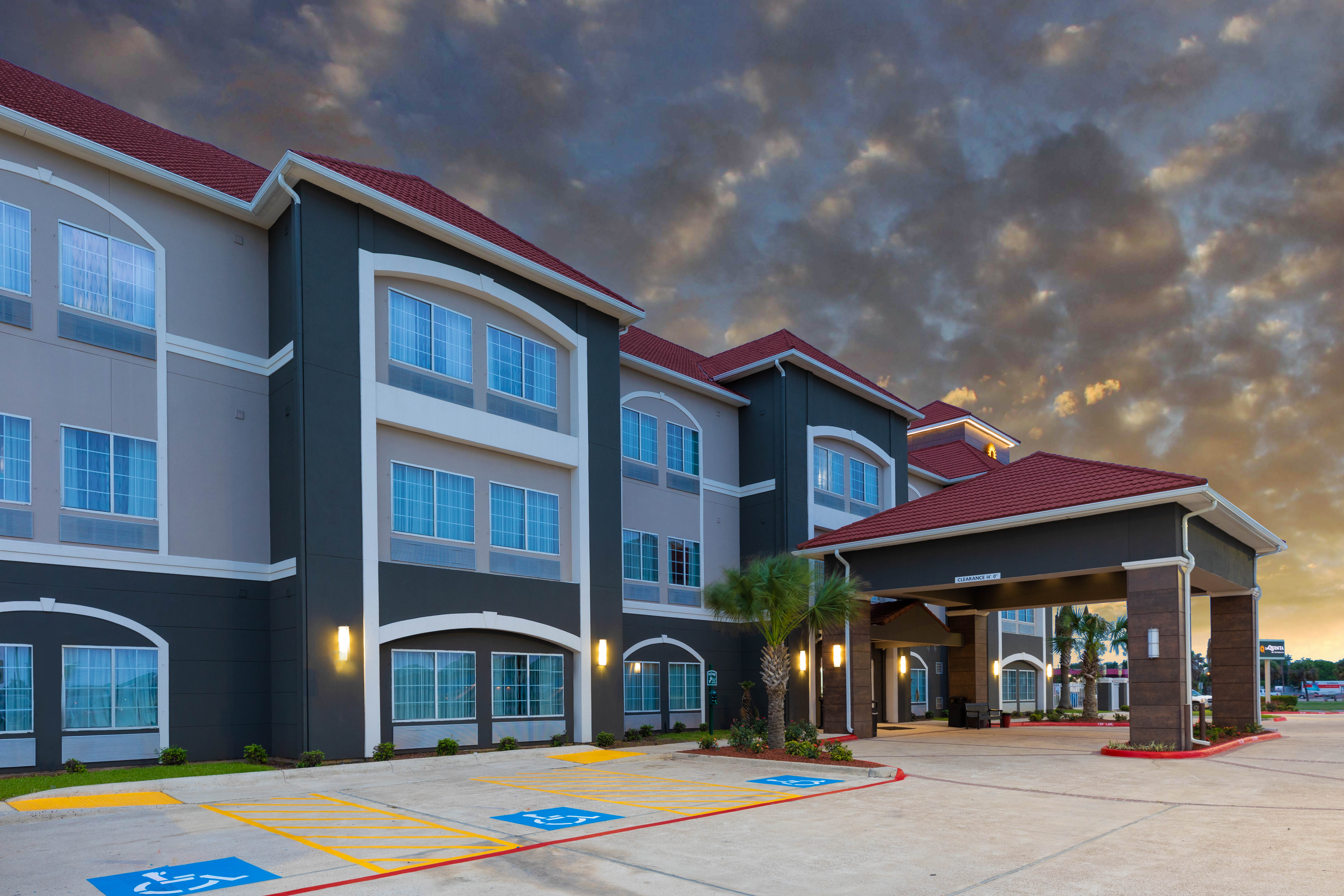 La Quinta Inn & Suites by Wyndham Port Lavaca Port Lavaca, TX Hotels