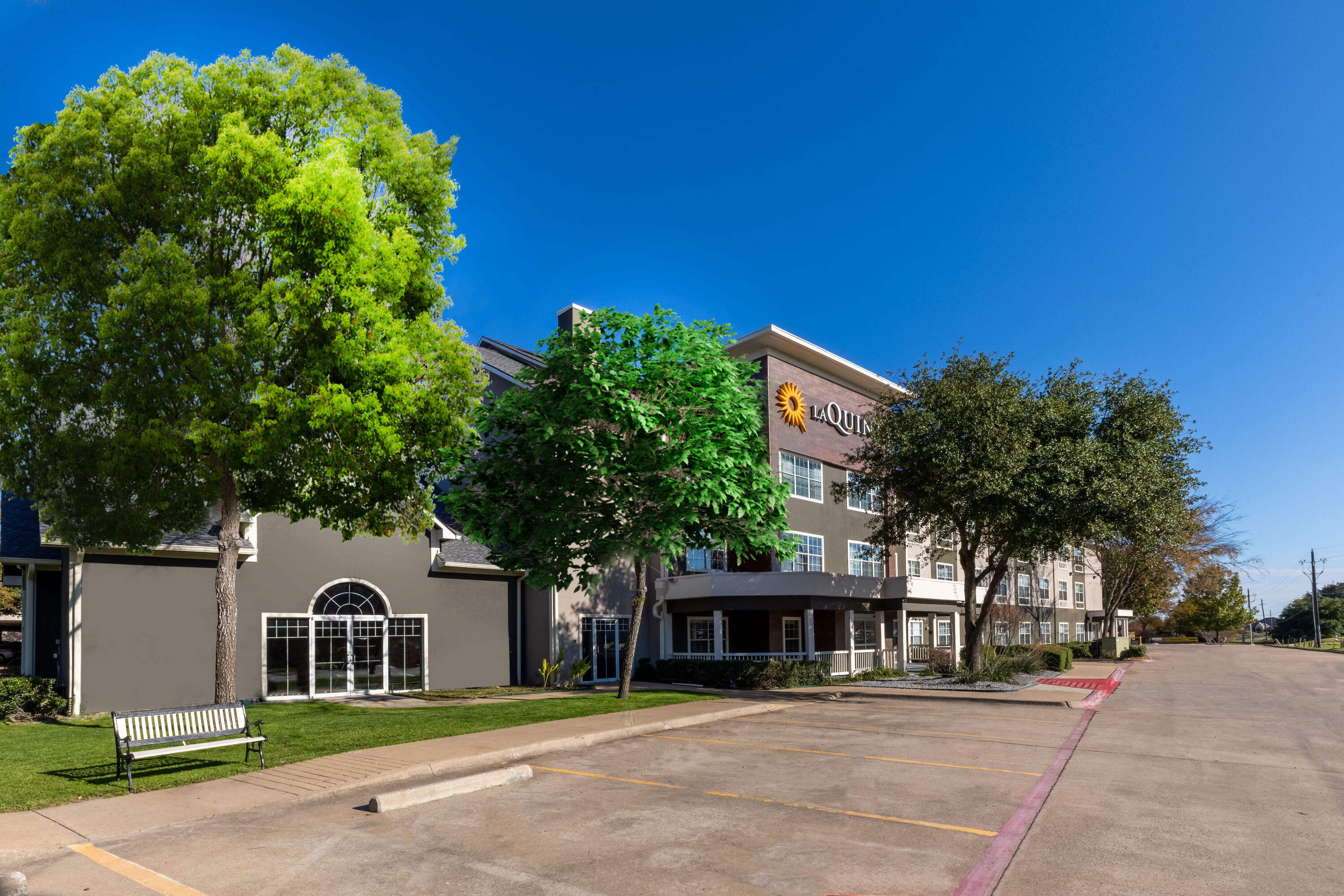 Exterior Day Image of La Quinta Inn & Suites by Wyndham Rockwall hotel in Rockwall, Texas