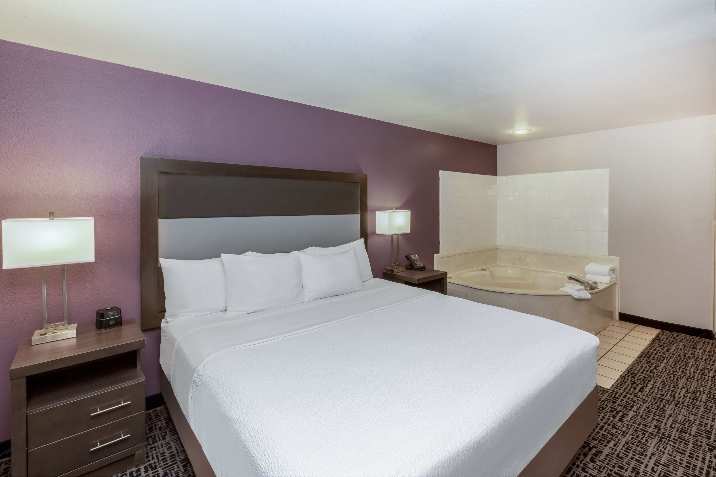 La Quinta Inn & Suites by Wyndham Rockwall hot tub suite in Rockwall, Texas