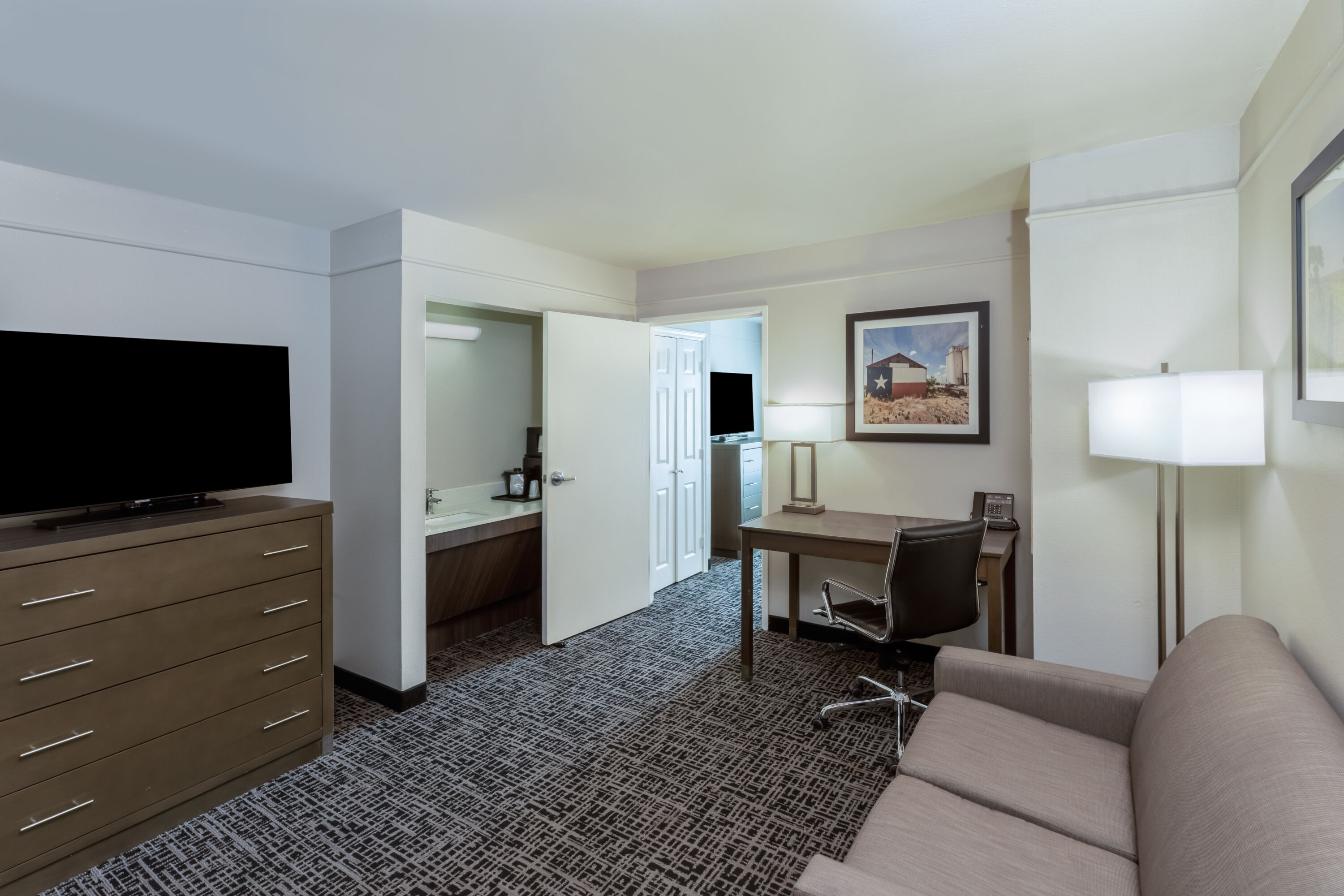La Quinta Inn & Suites by Wyndham Rockwall suite in Rockwall, Texas
