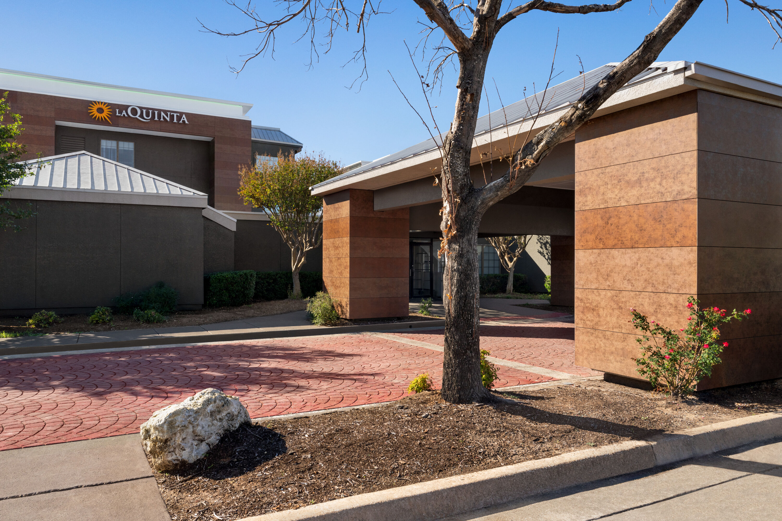 Exterior of La Quinta Inn & Suites by Wyndham Round Rock North hotel in Round Rock, Texas