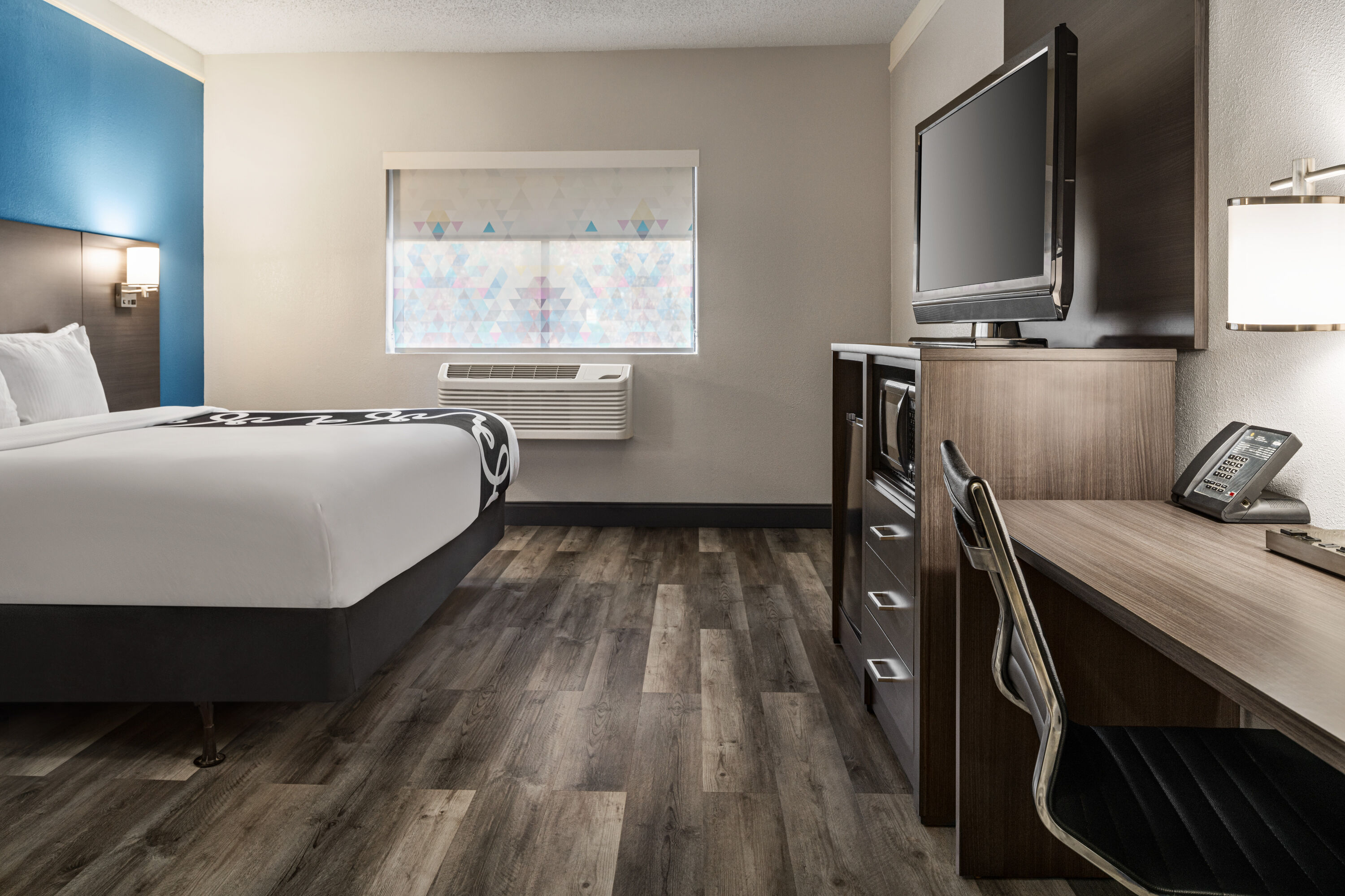 Guest room at the La Quinta Inn & Suites by Wyndham Round Rock North in Round Rock, Texas