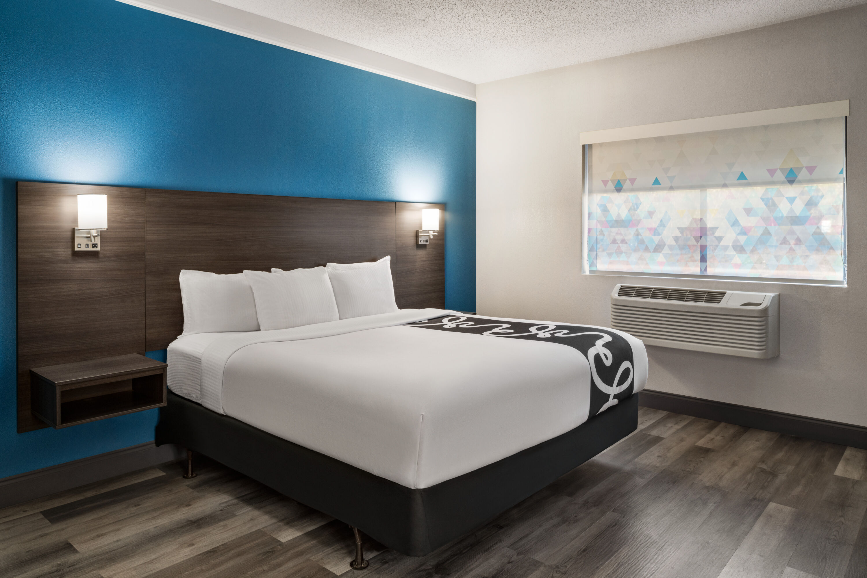 Guest room at the La Quinta Inn & Suites by Wyndham Round Rock North in Round Rock, Texas