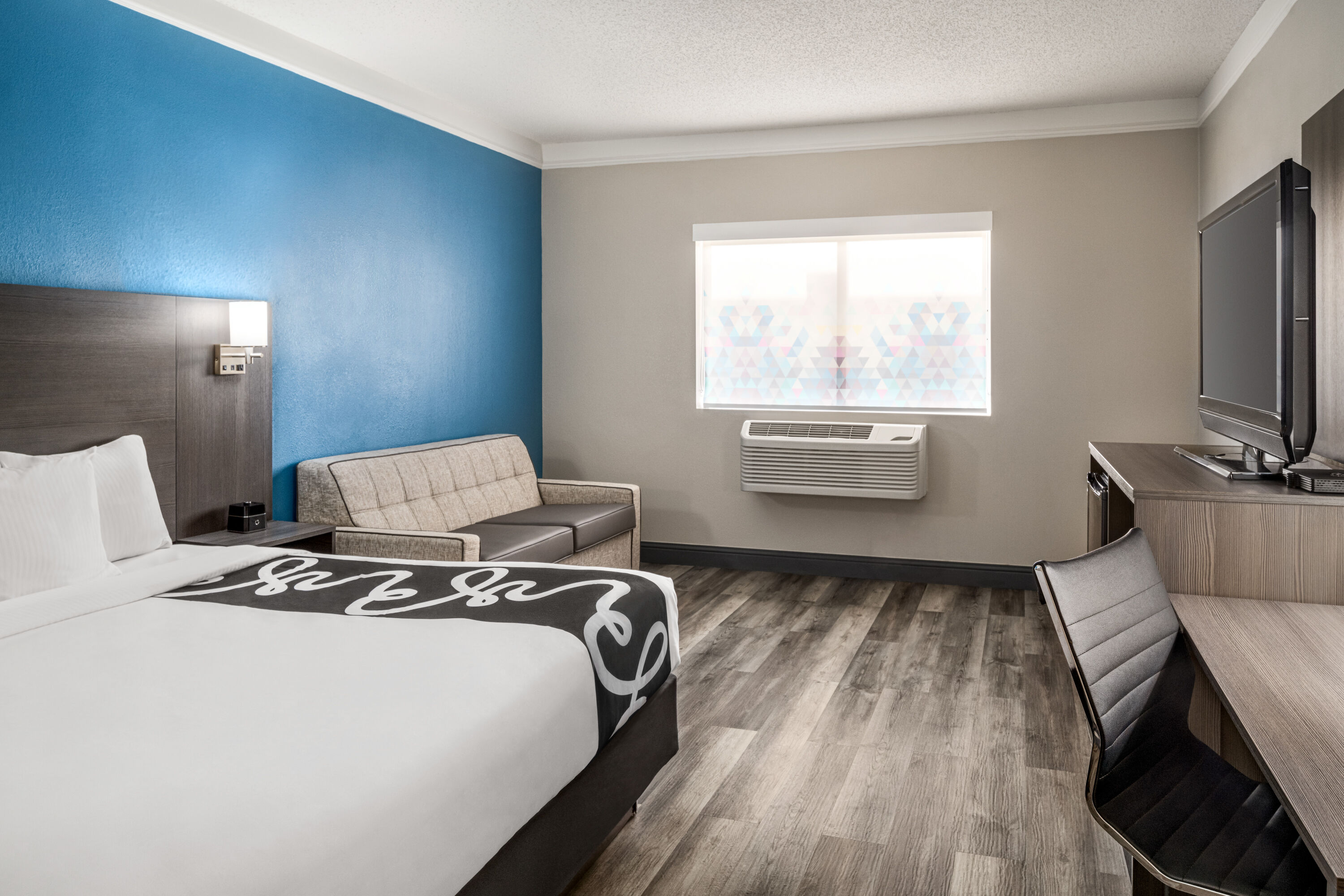 Guest room at the La Quinta Inn & Suites by Wyndham Round Rock North in Round Rock, Texas