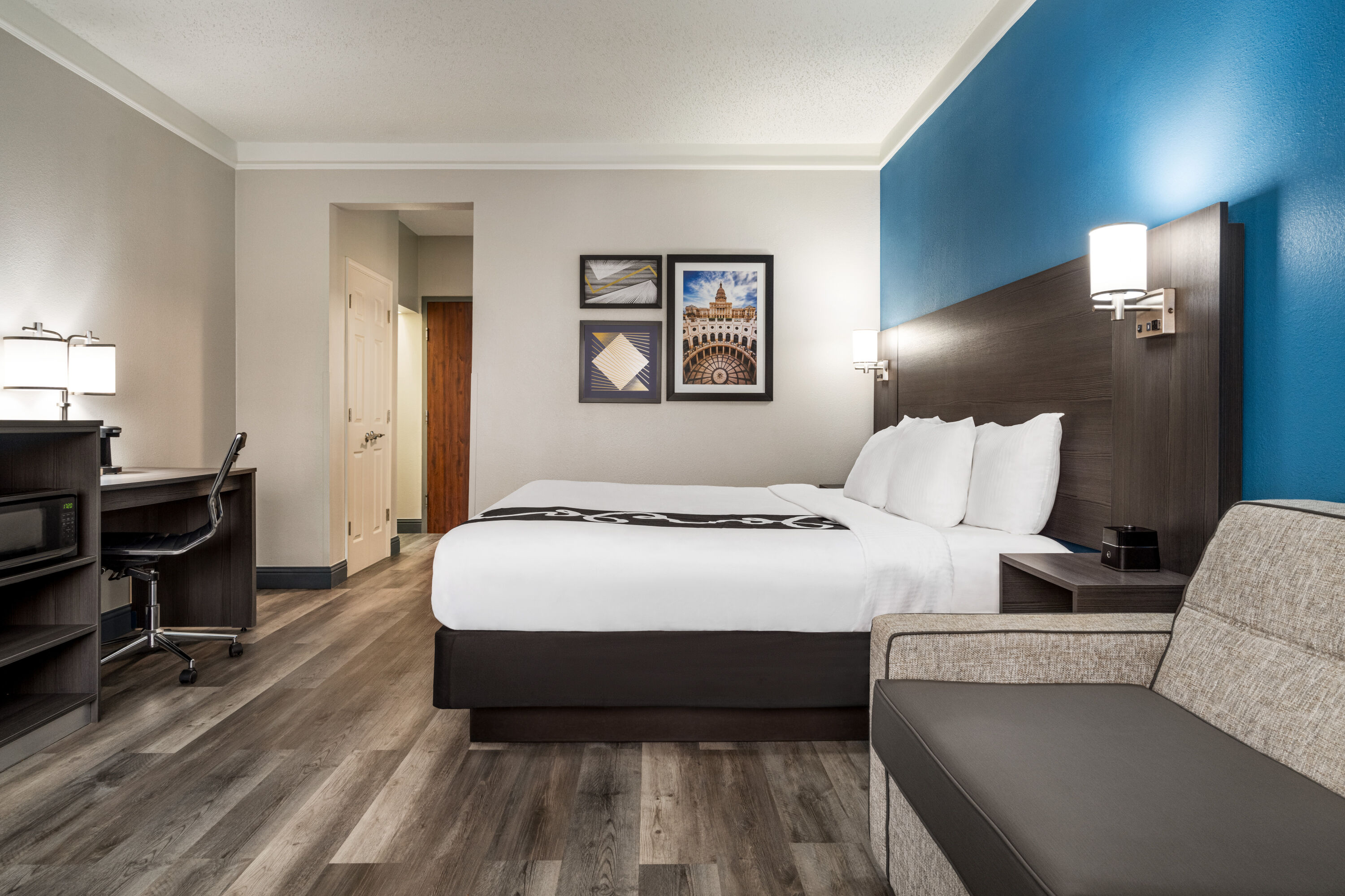 Guest room at the La Quinta Inn & Suites by Wyndham Round Rock North in Round Rock, Texas