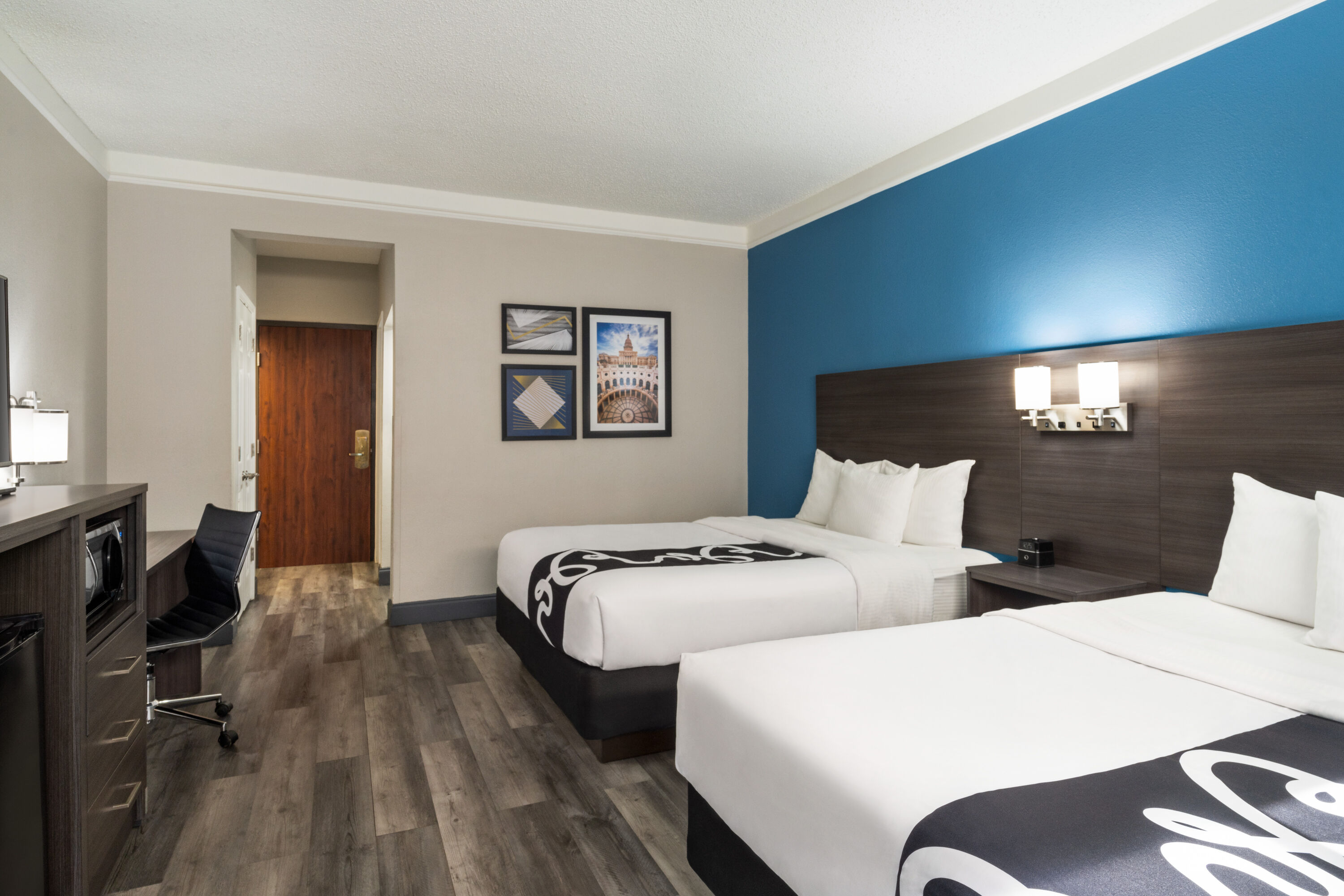 Guest room at the La Quinta Inn & Suites by Wyndham Round Rock North in Round Rock, Texas