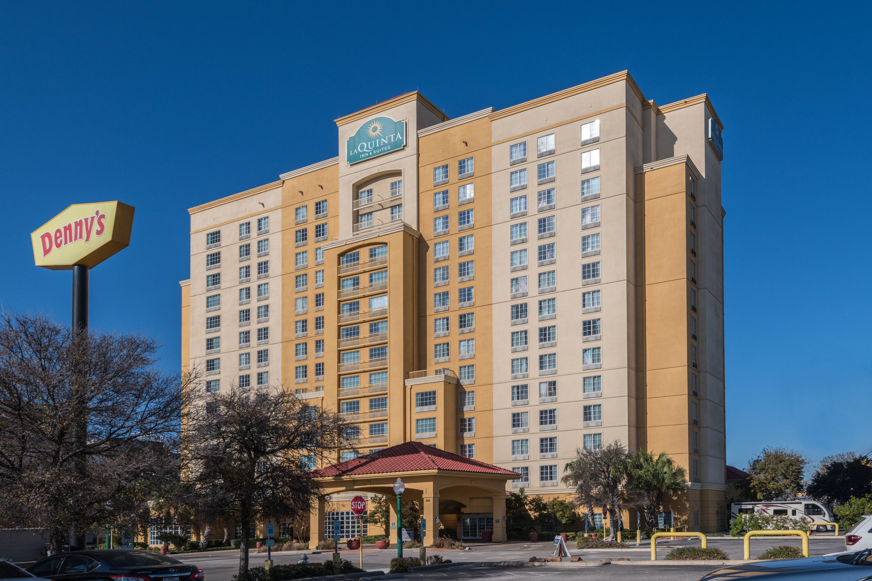 Exterior Day Image of La Quinta Inn & Suites by Wyndham San Antonio Riverwalk hotel in San Antonio, Texas