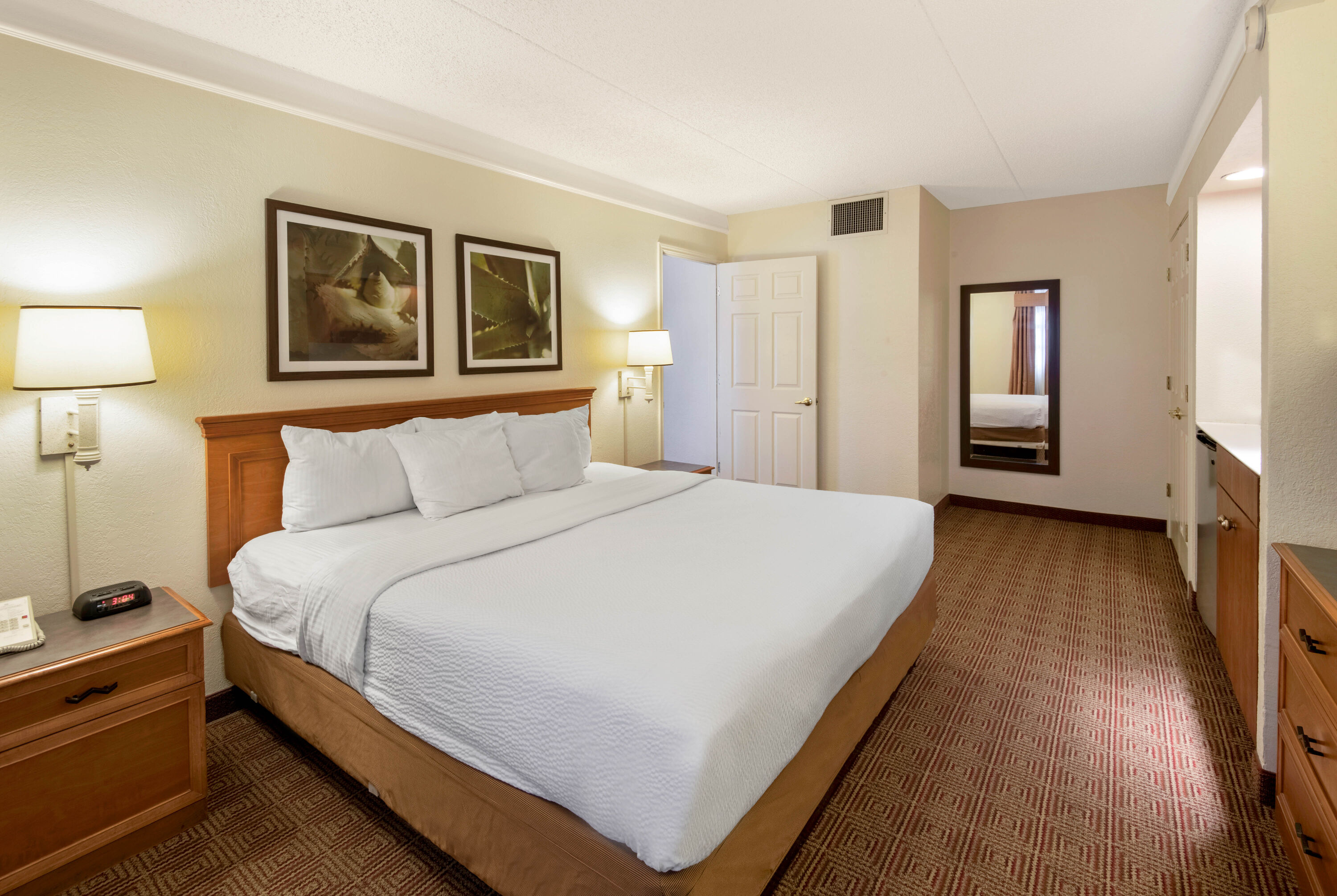 La Quinta Inn by Wyndham San Antonio Market Square suite in San Antonio, Texas