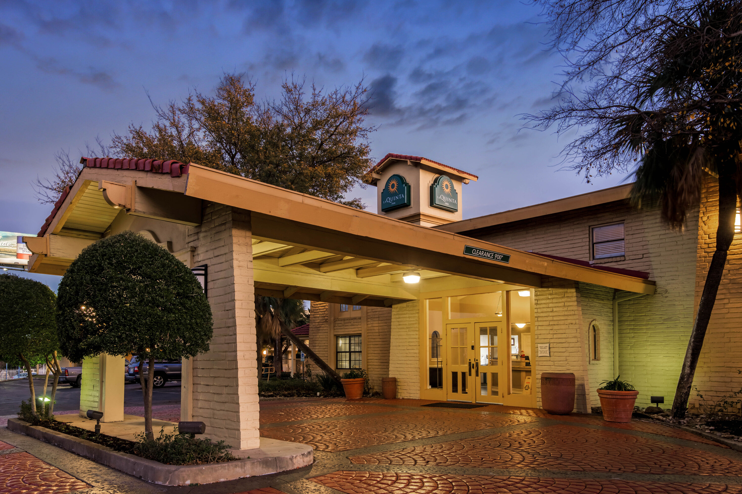 Exterior Dusk Image of La Quinta Inn By Wyndham IH-10 West San Antonio TX hotel in San Antonio, Texas