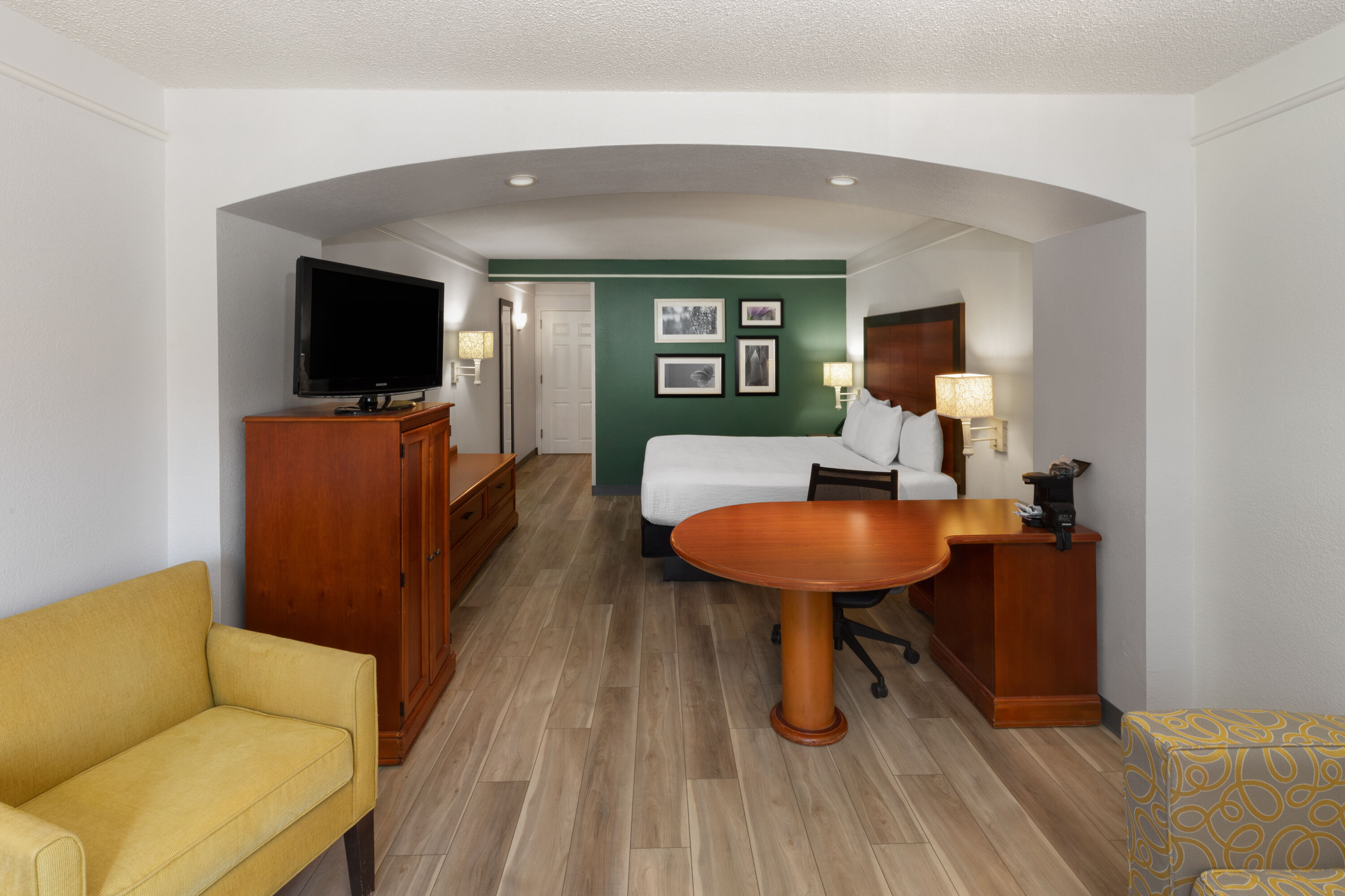 Guest room at the La Quinta Inn & Suites by Wyndham San Antonio Airport in San Antonio, Texas