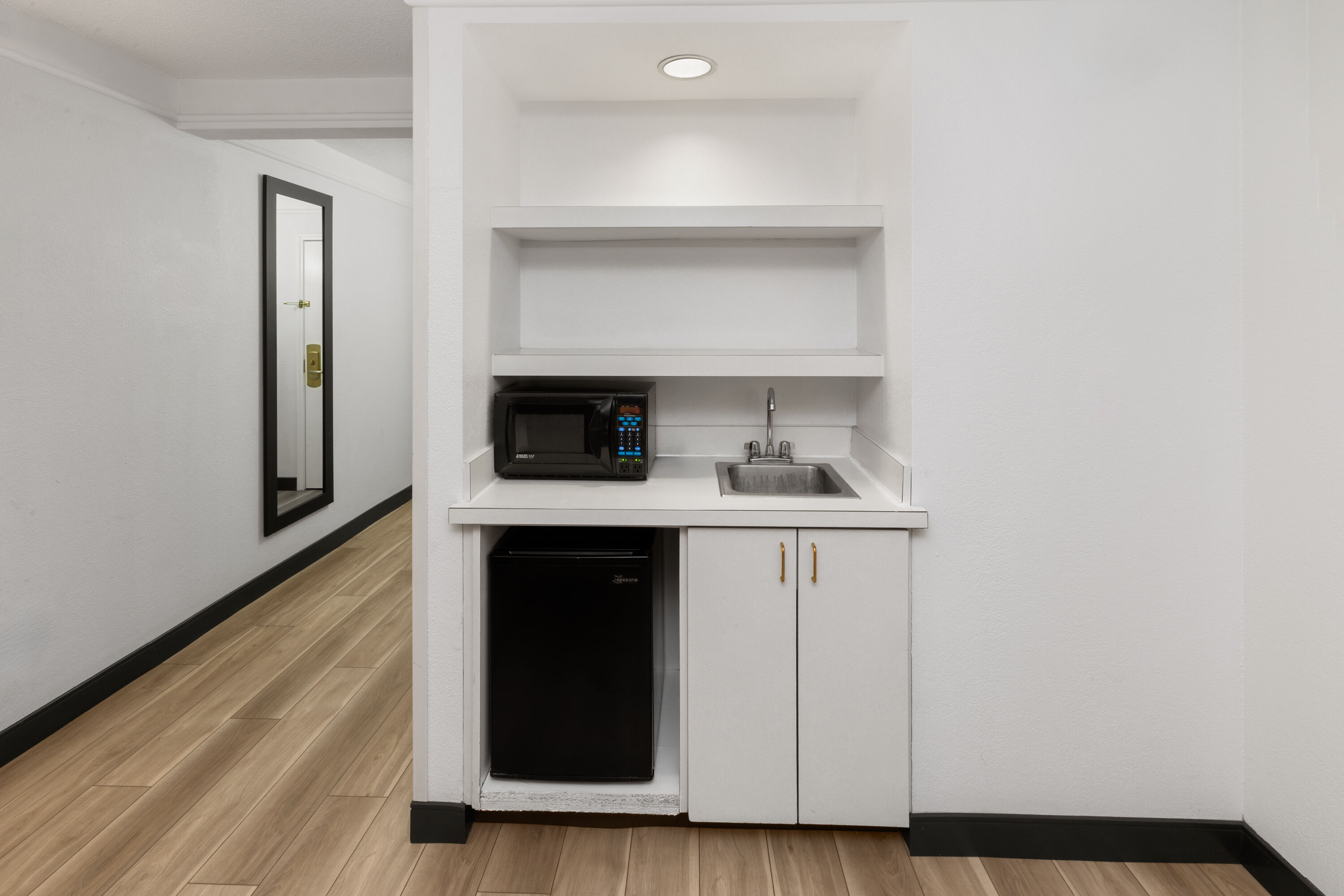 Guest room at the La Quinta Inn & Suites by Wyndham San Antonio Airport in San Antonio, Texas