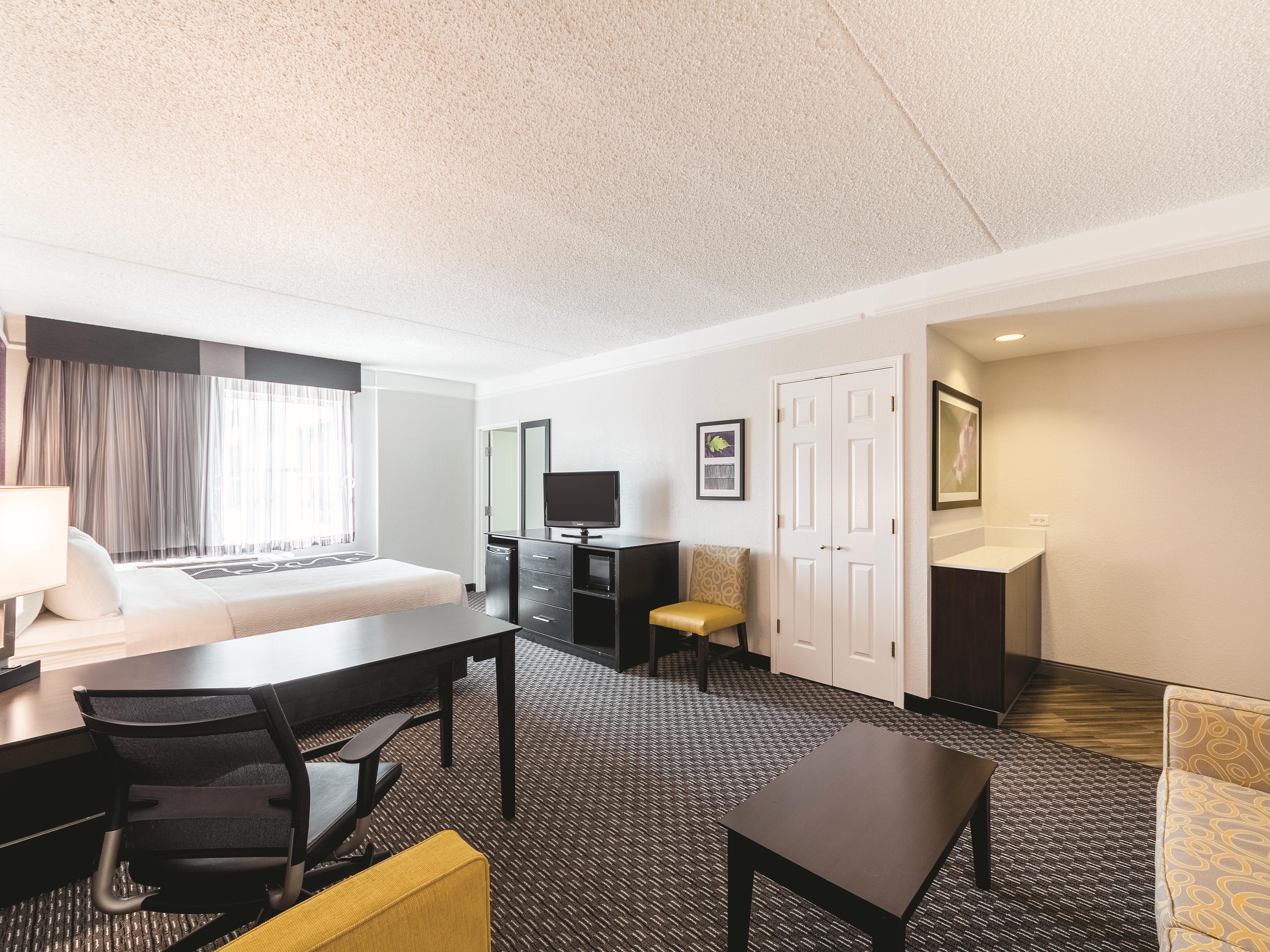 Guest room at the La Quinta Inn & Suites by Wyndham San Antonio Downtown in San Antonio, Texas