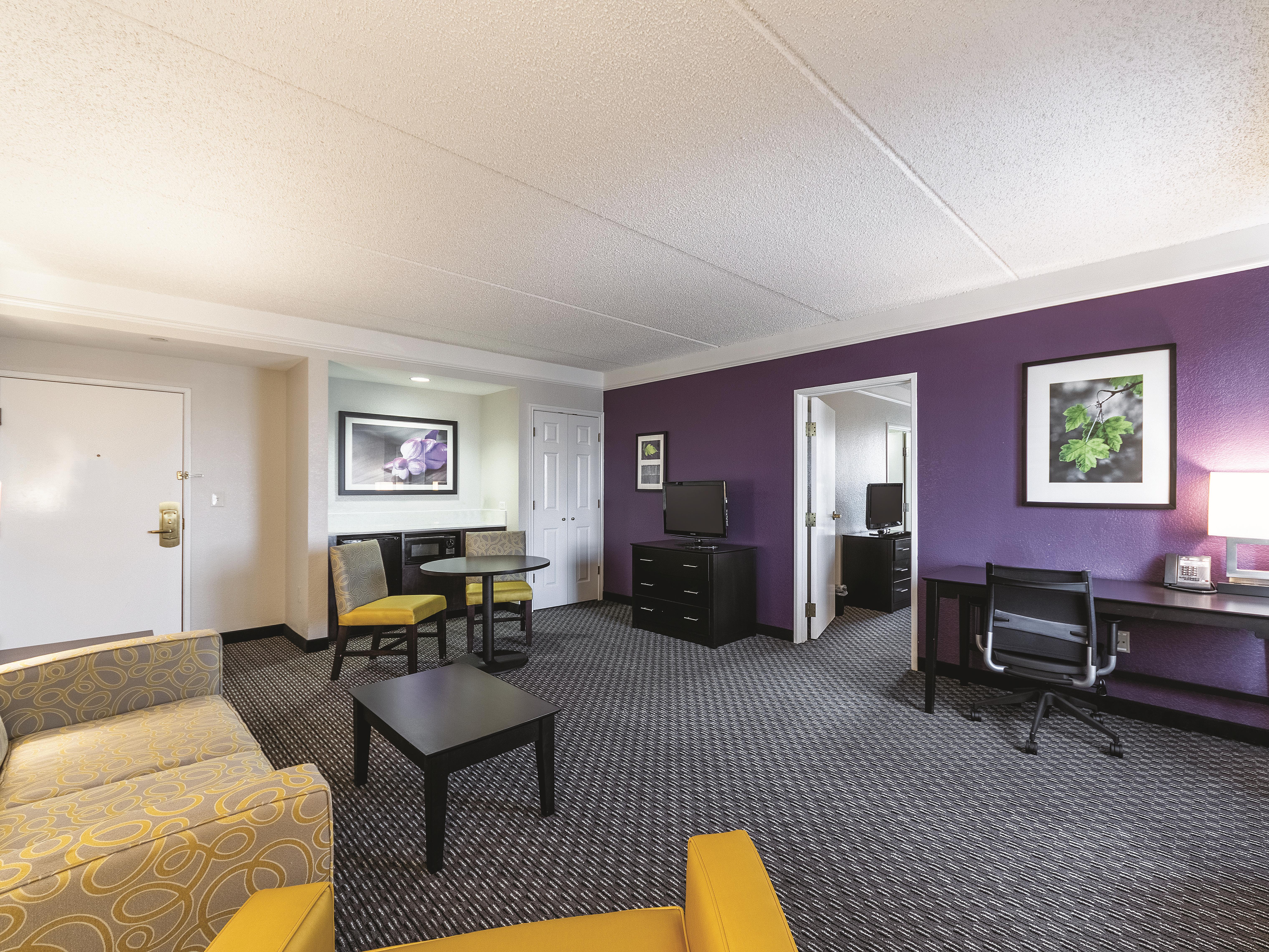 La Quinta Inn & Suites by Wyndham San Antonio Downtown suite in San Antonio, Texas