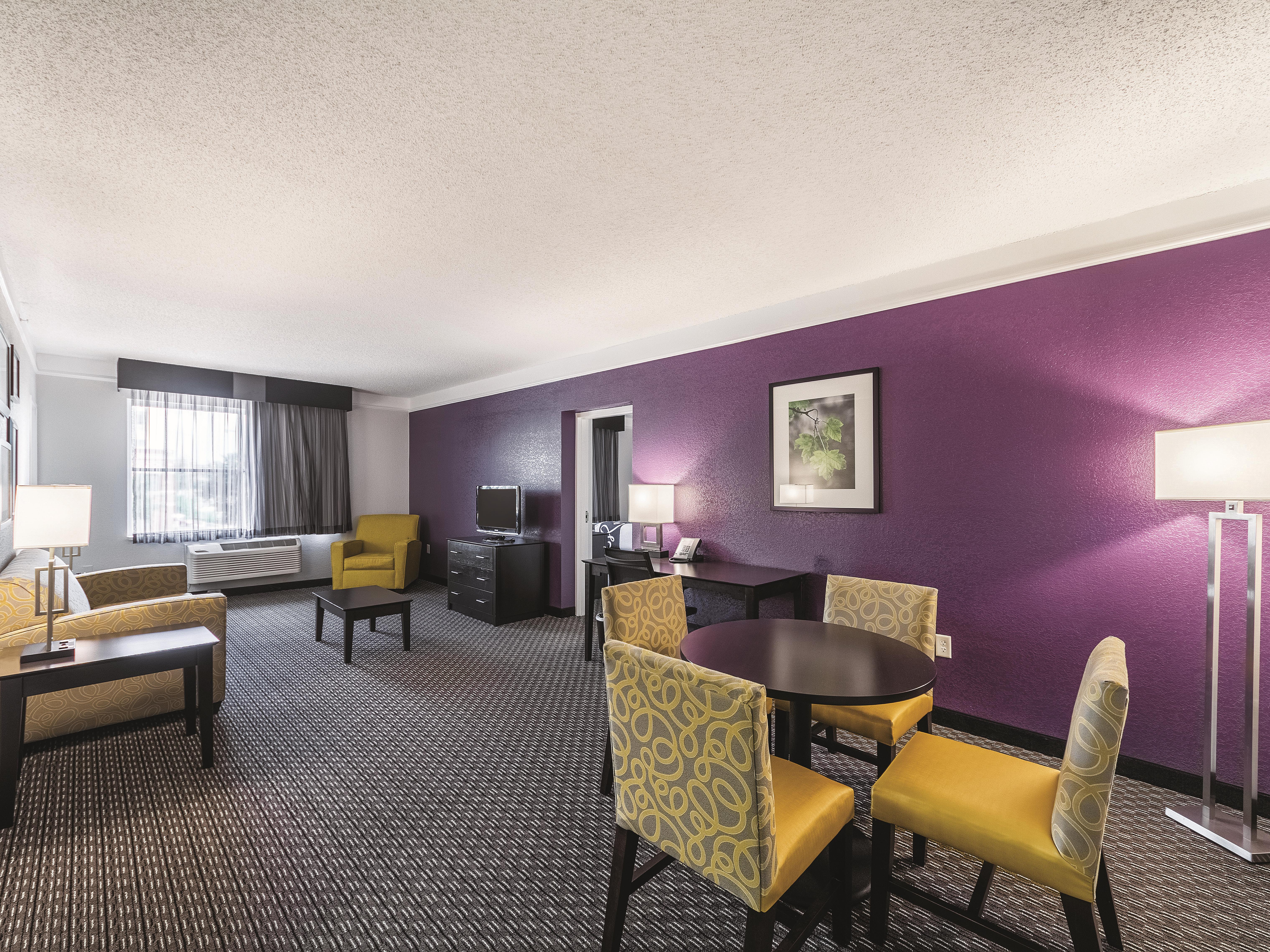 La Quinta Inn & Suites by Wyndham San Antonio Downtown suite in San Antonio, Texas