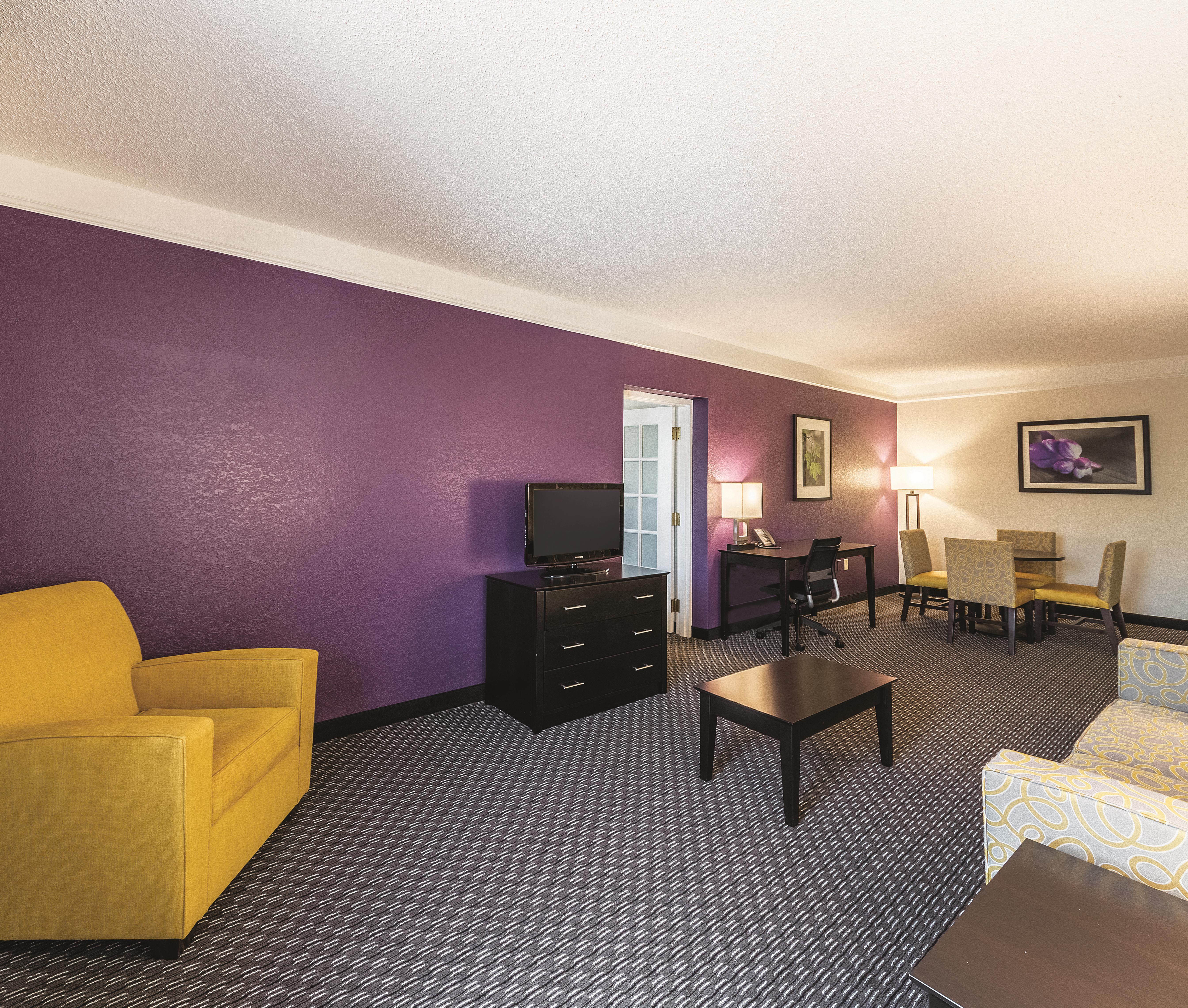 La Quinta Inn & Suites by Wyndham San Antonio Downtown suite in San Antonio, Texas