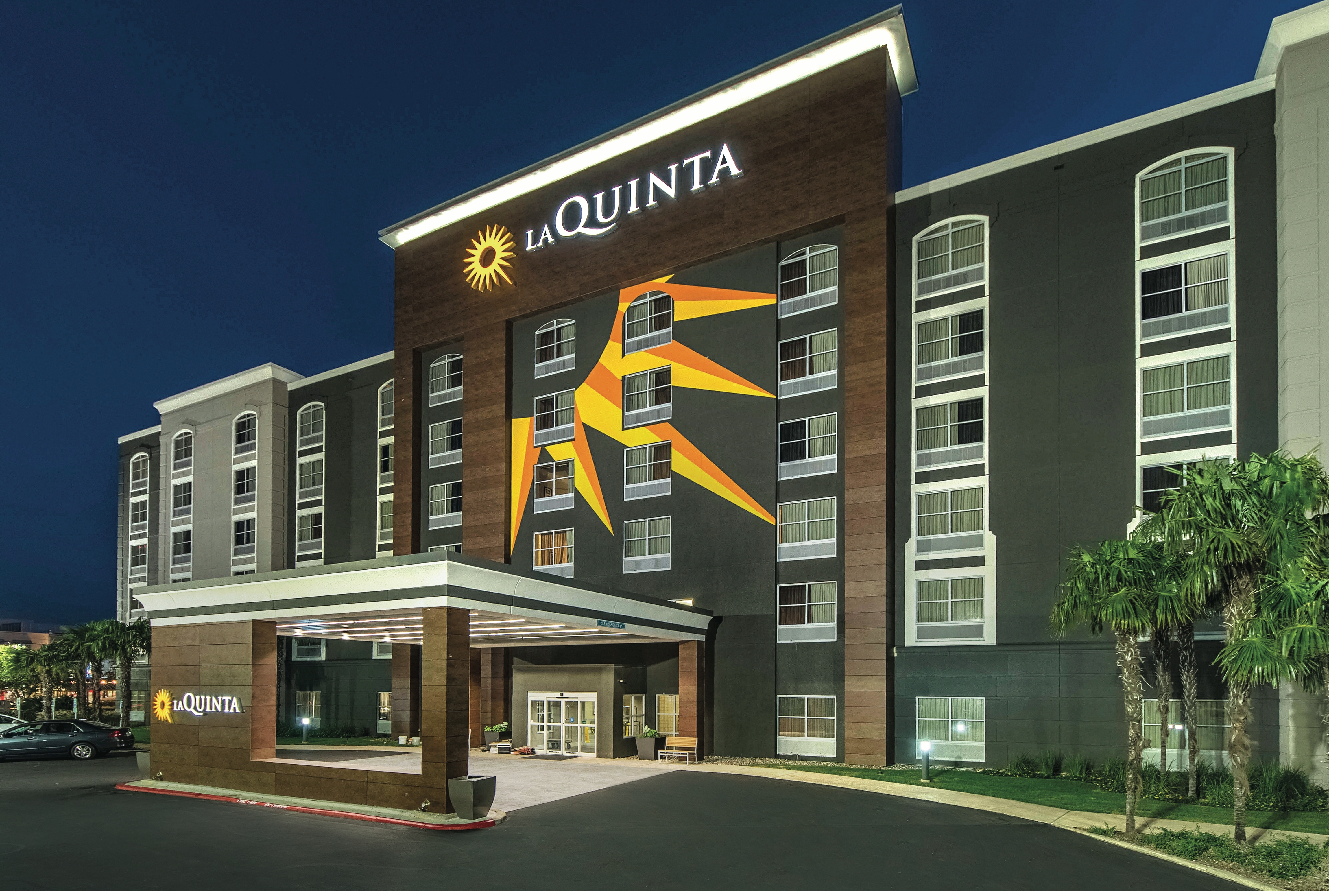 Exterior of La Quinta Inn & Suites by Wyndham San Antonio Downtown hotel in San Antonio, Texas