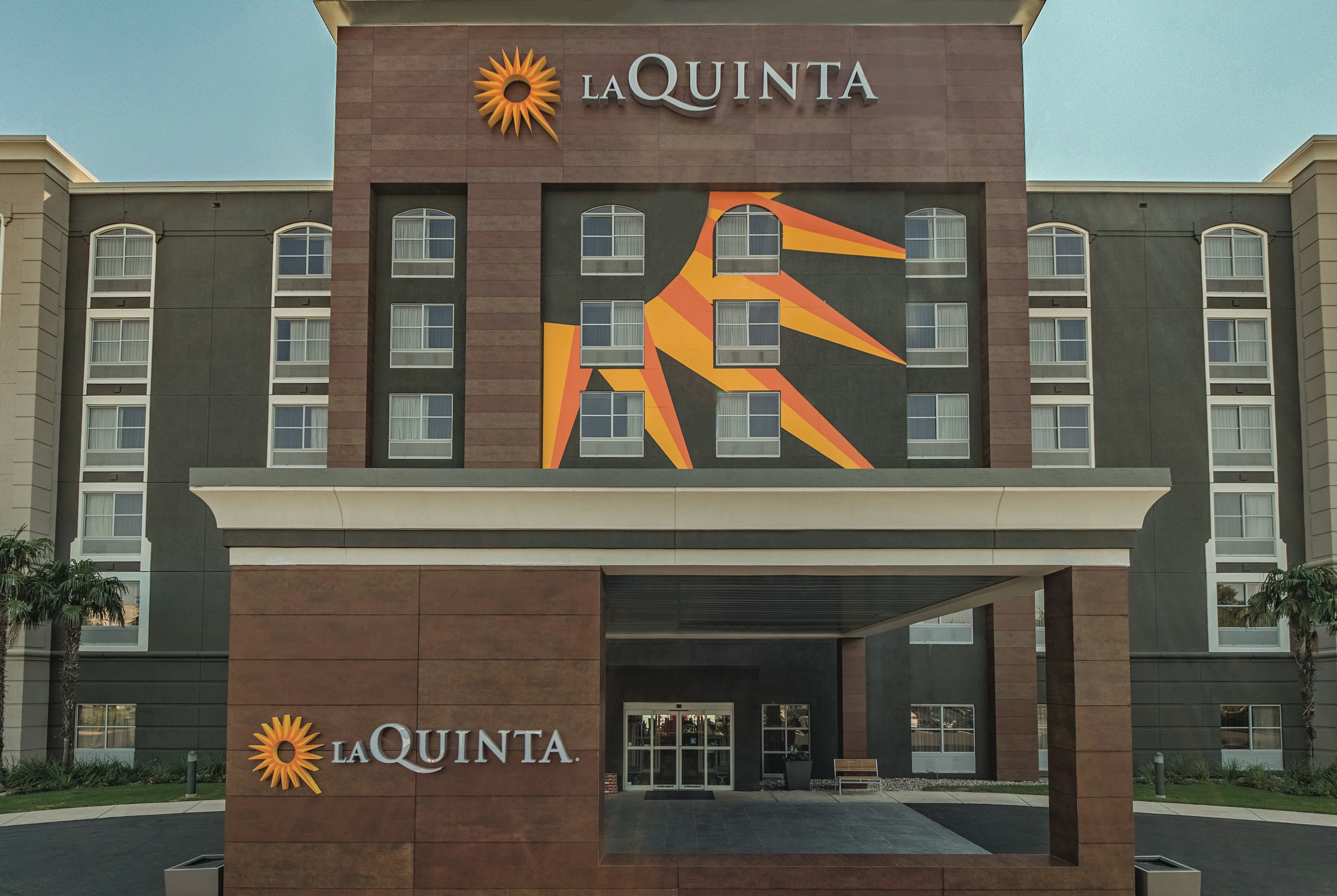 Exterior of La Quinta Inn & Suites by Wyndham San Antonio Downtown hotel in San Antonio, Texas