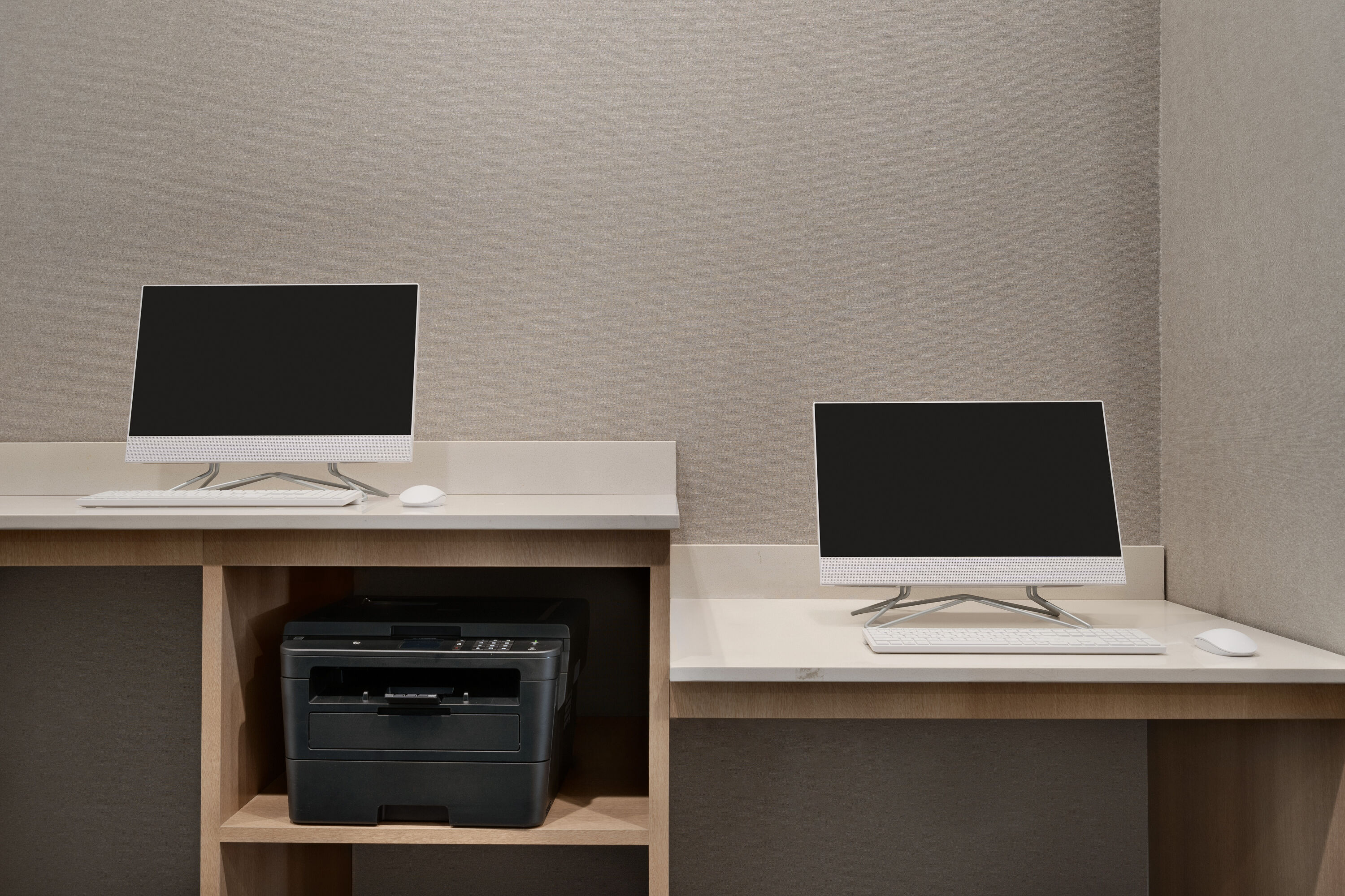 La Quinta Inn & Suites by Wyndham San Antonio Seaworld/LAFB business center in San Antonio, Texas