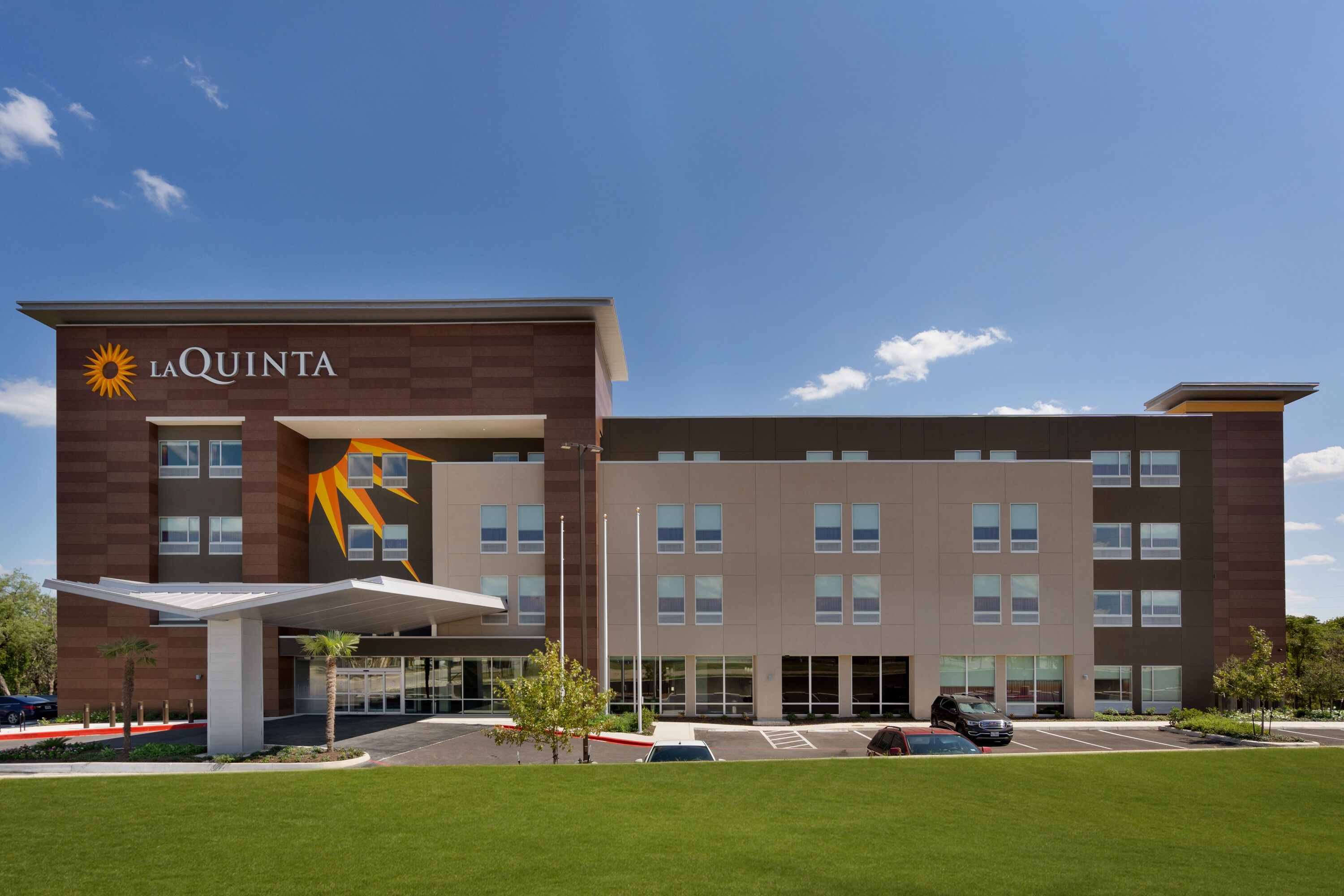 Exterior of La Quinta Inn & Suites by Wyndham San Antonio Seaworld/LAFB hotel in San Antonio, Texas