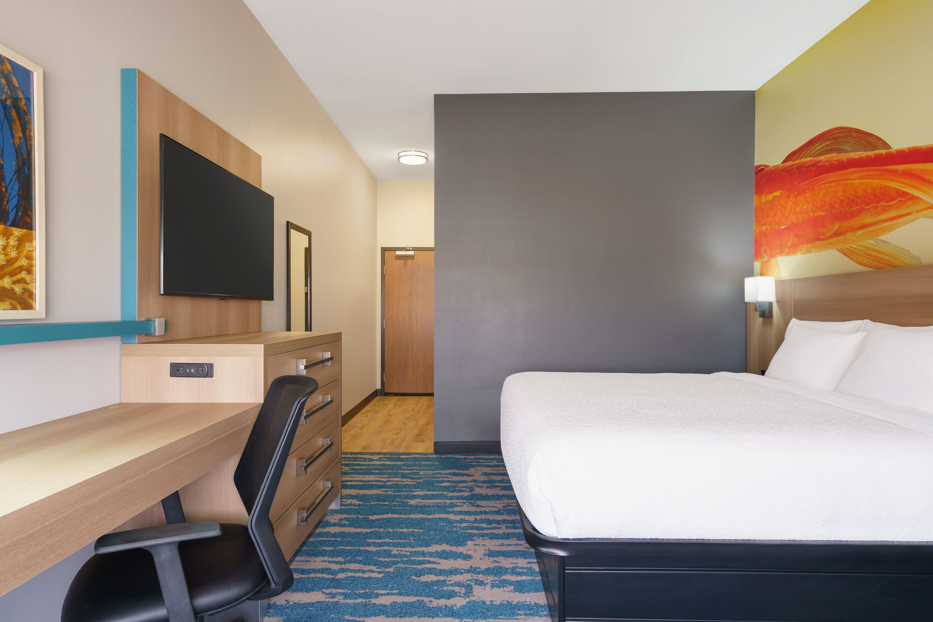 Guest room at the La Quinta Inn & Suites by Wyndham San Antonio Seaworld/LAFB in San Antonio, Texas