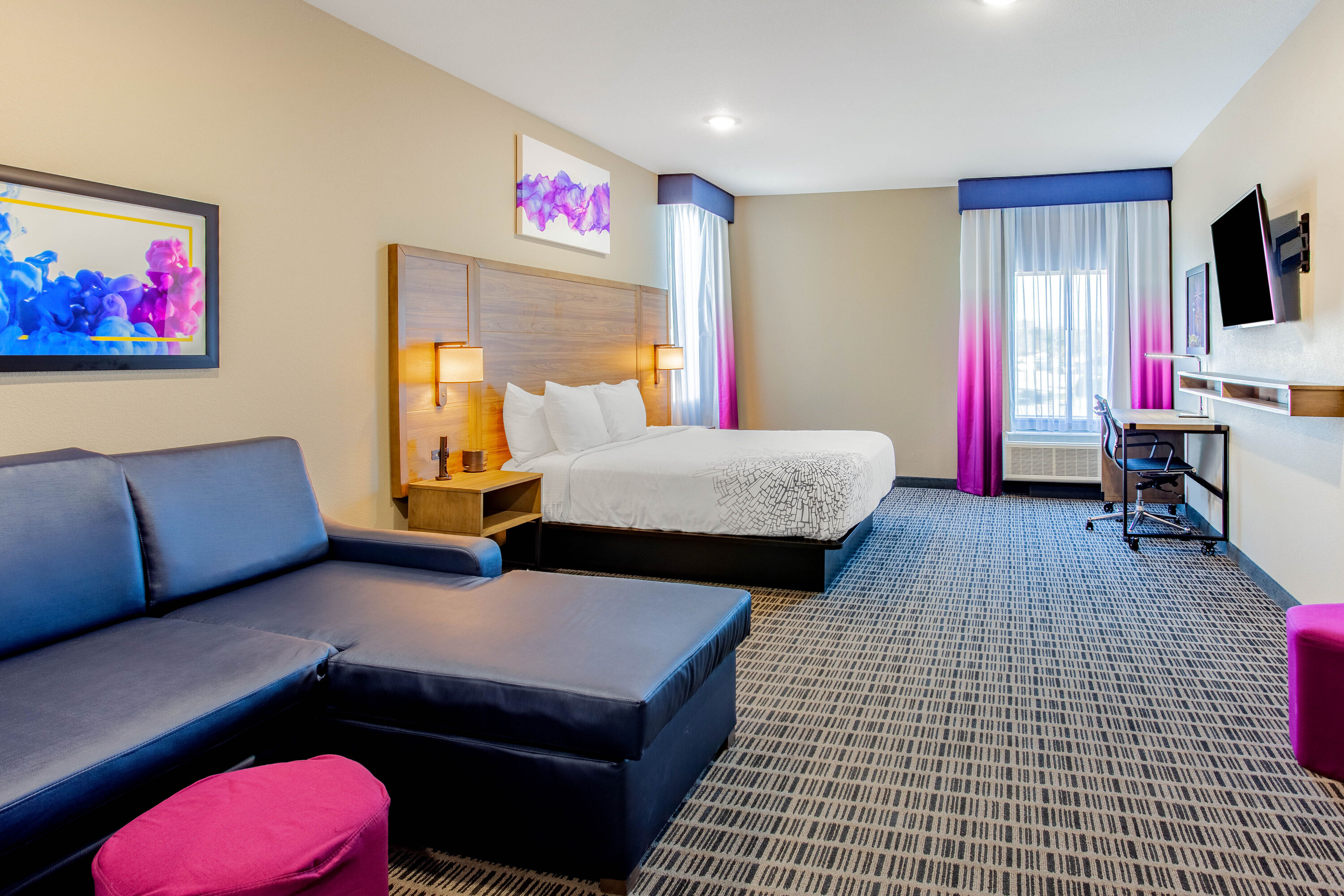 La Quinta Inn & Suites by Wyndham San Antonio Alamo City suite in San Antonio, Texas