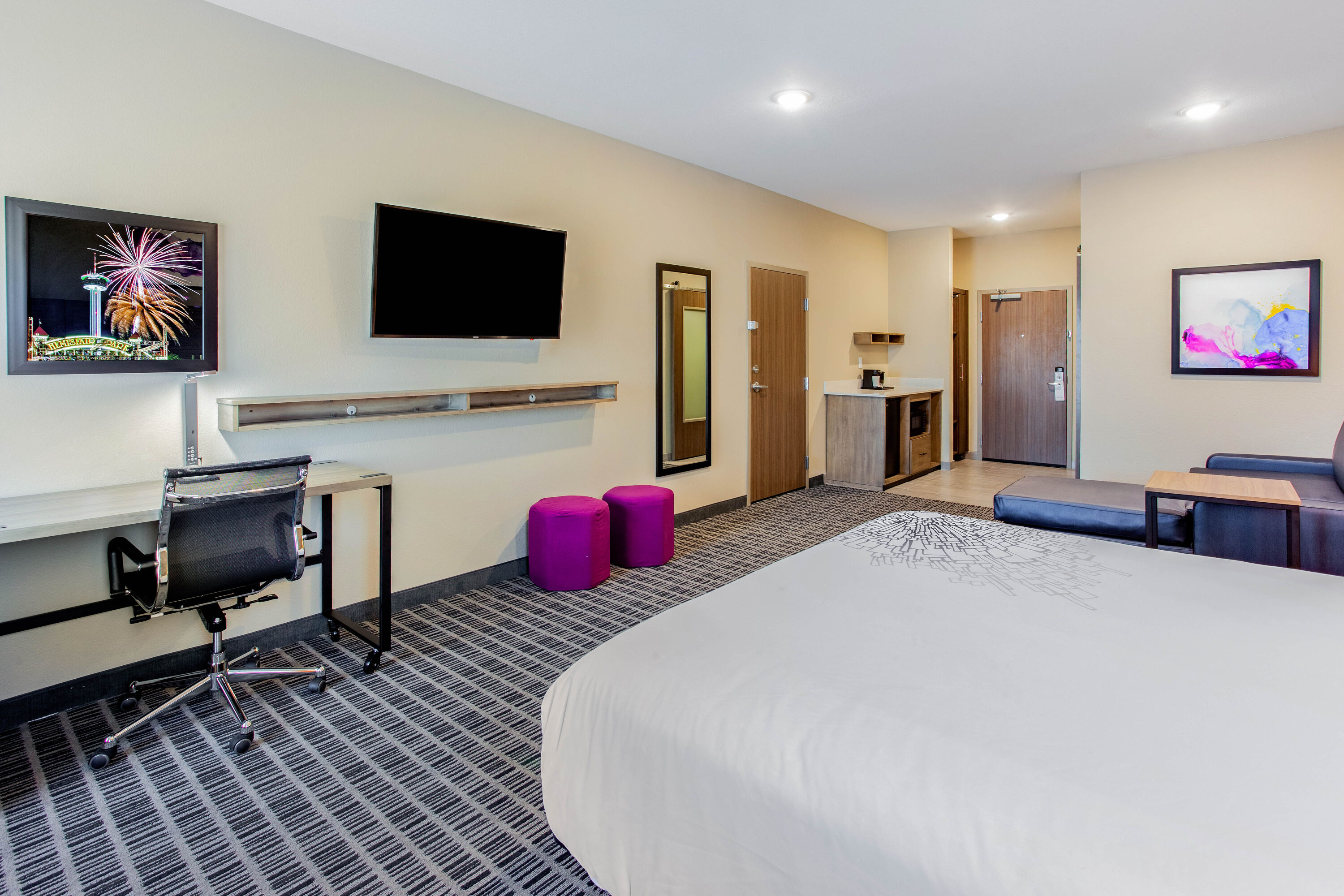 La Quinta Inn & Suites by Wyndham San Antonio Alamo City suite in San Antonio, Texas