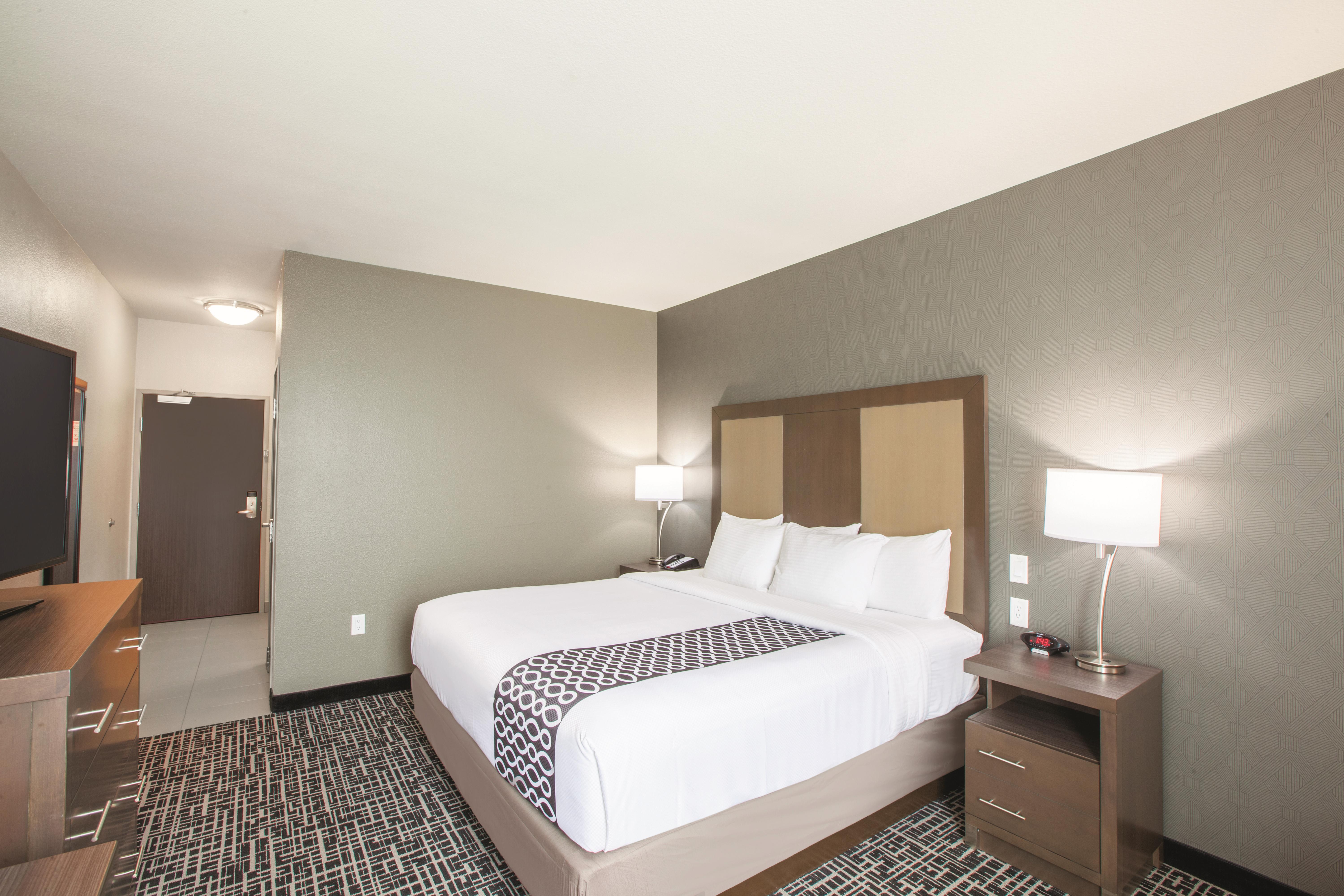 Guest room at the La Quinta Inn & Suites by Wyndham San Marcos Outlet Mall in San Marcos, Texas