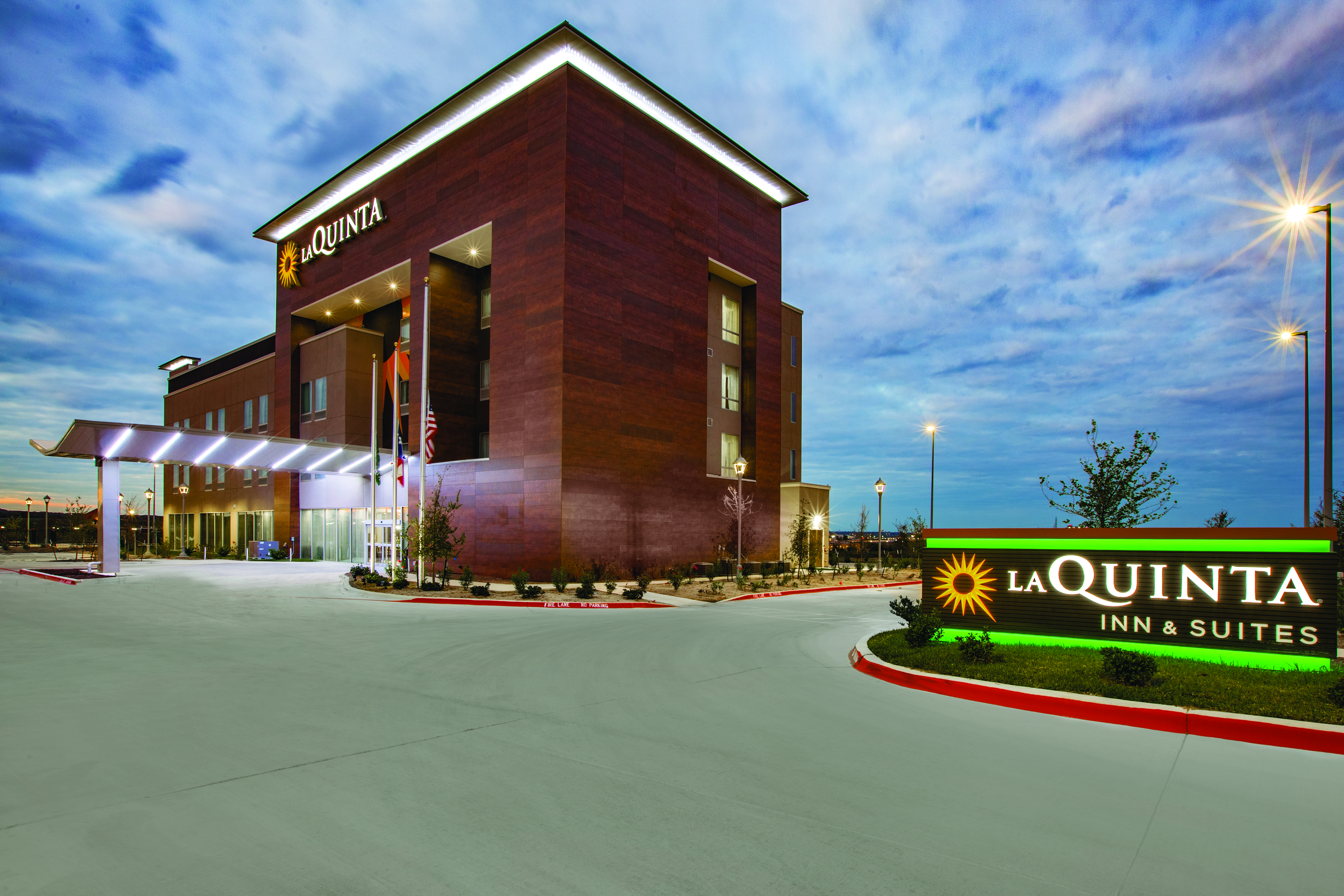 Exterior of La Quinta Inn & Suites by Wyndham San Marcos Outlet Mall hotel in San Marcos, Texas
