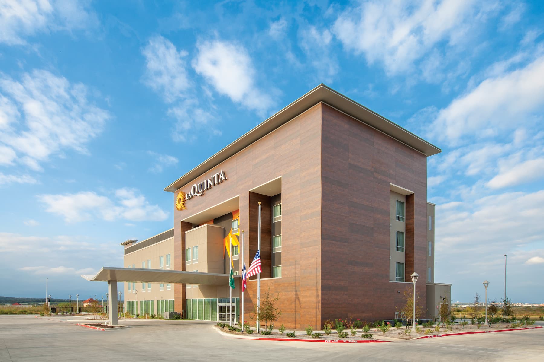 La Quinta Inn & Suites by Wyndham San Marcos Outlet Mall | San Marcos, TX Hotels