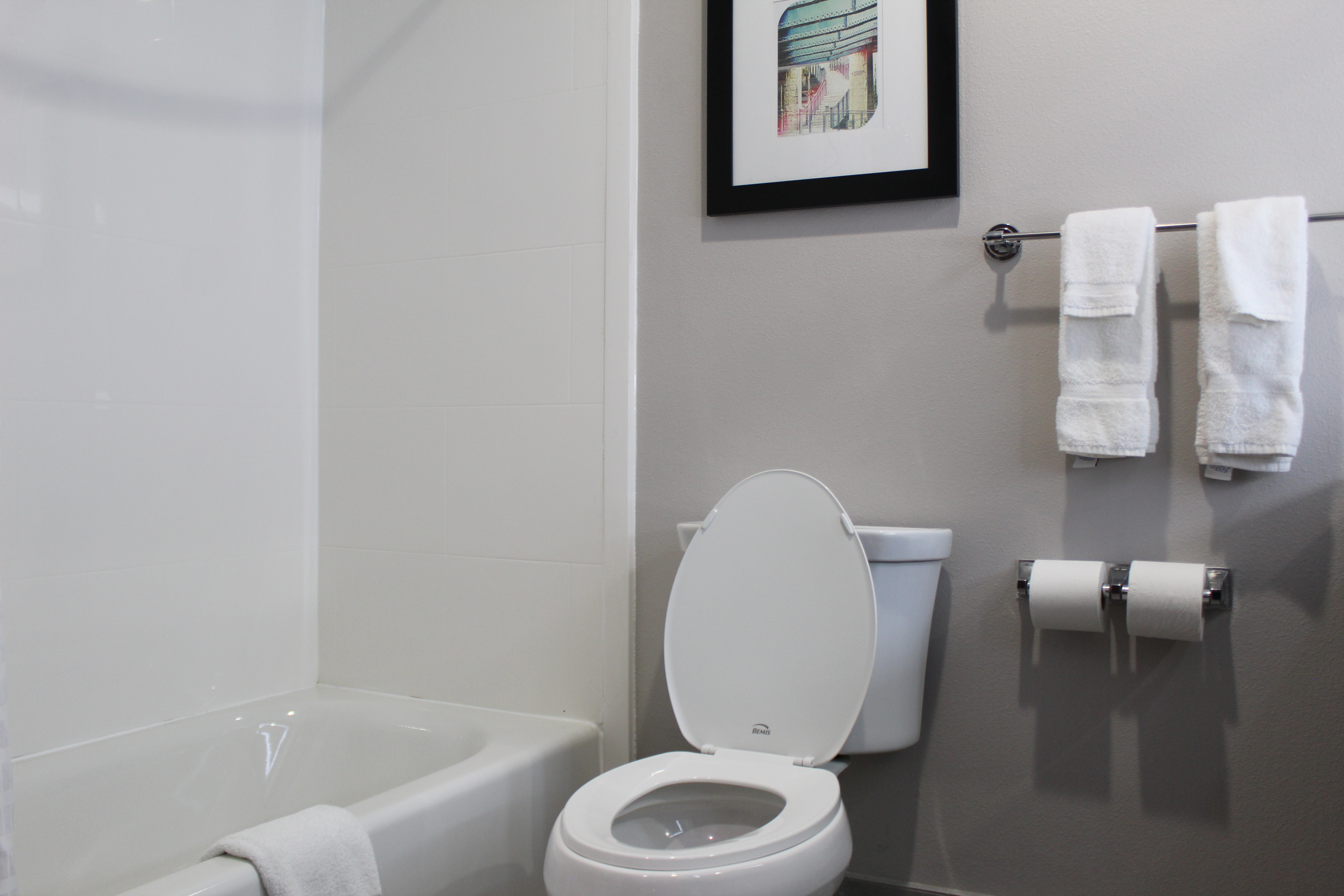 Guest room bath at the La Quinta Inn & Suites by Wyndham Schertz in Schertz, Texas