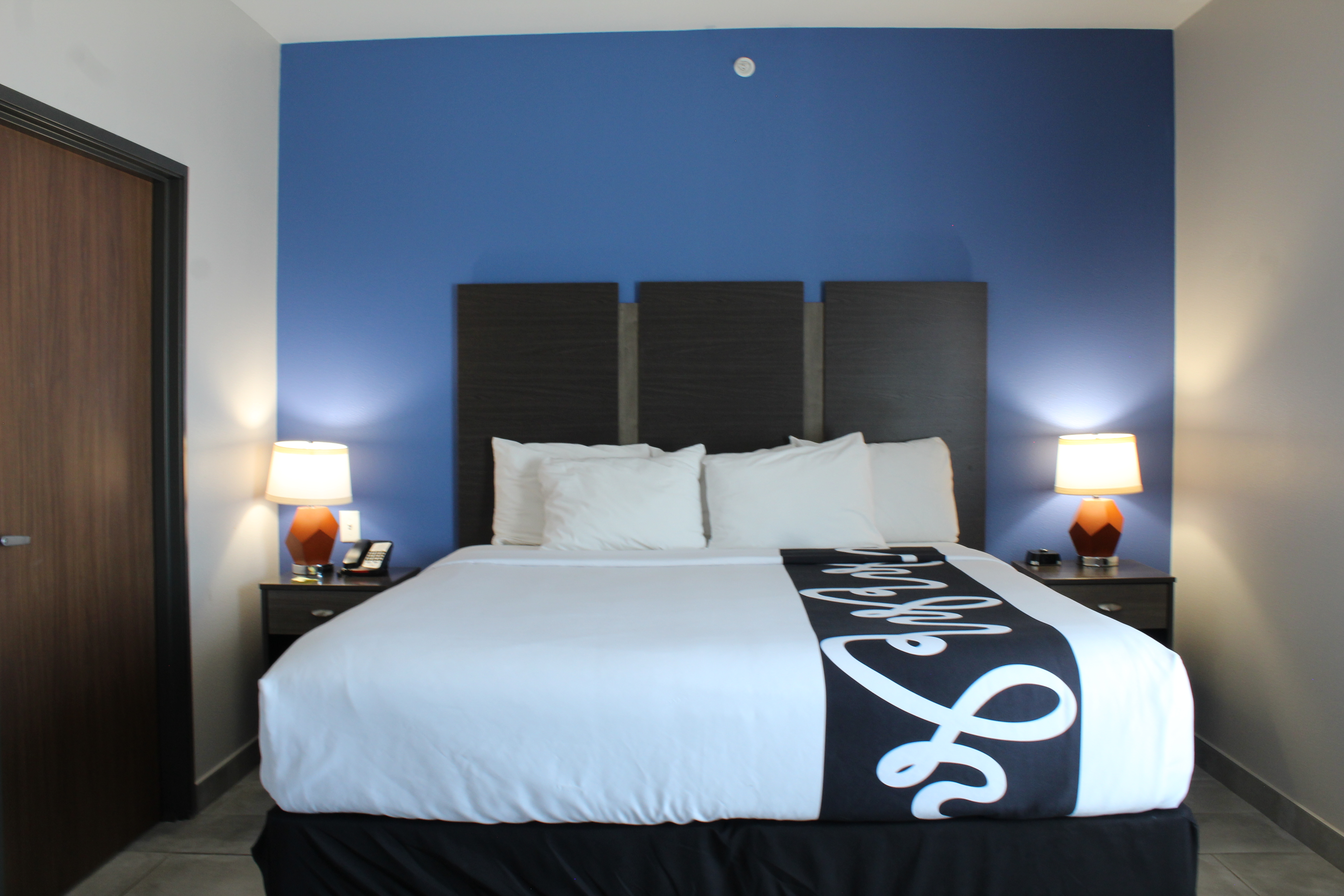 La Quinta Inn & Suites by Wyndham Schertz suite in Schertz, Texas