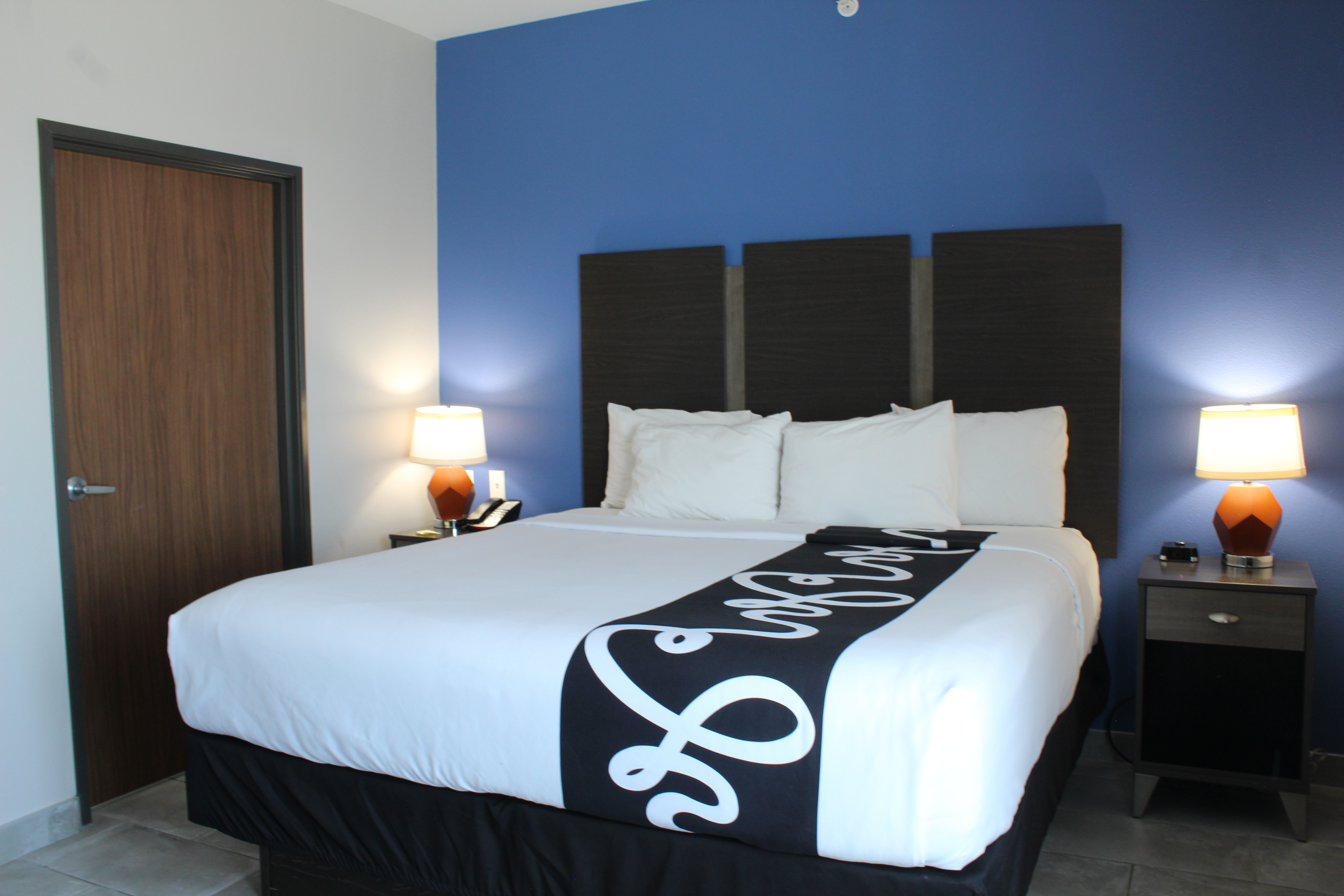 La Quinta Inn & Suites by Wyndham Schertz suite in Schertz, Texas