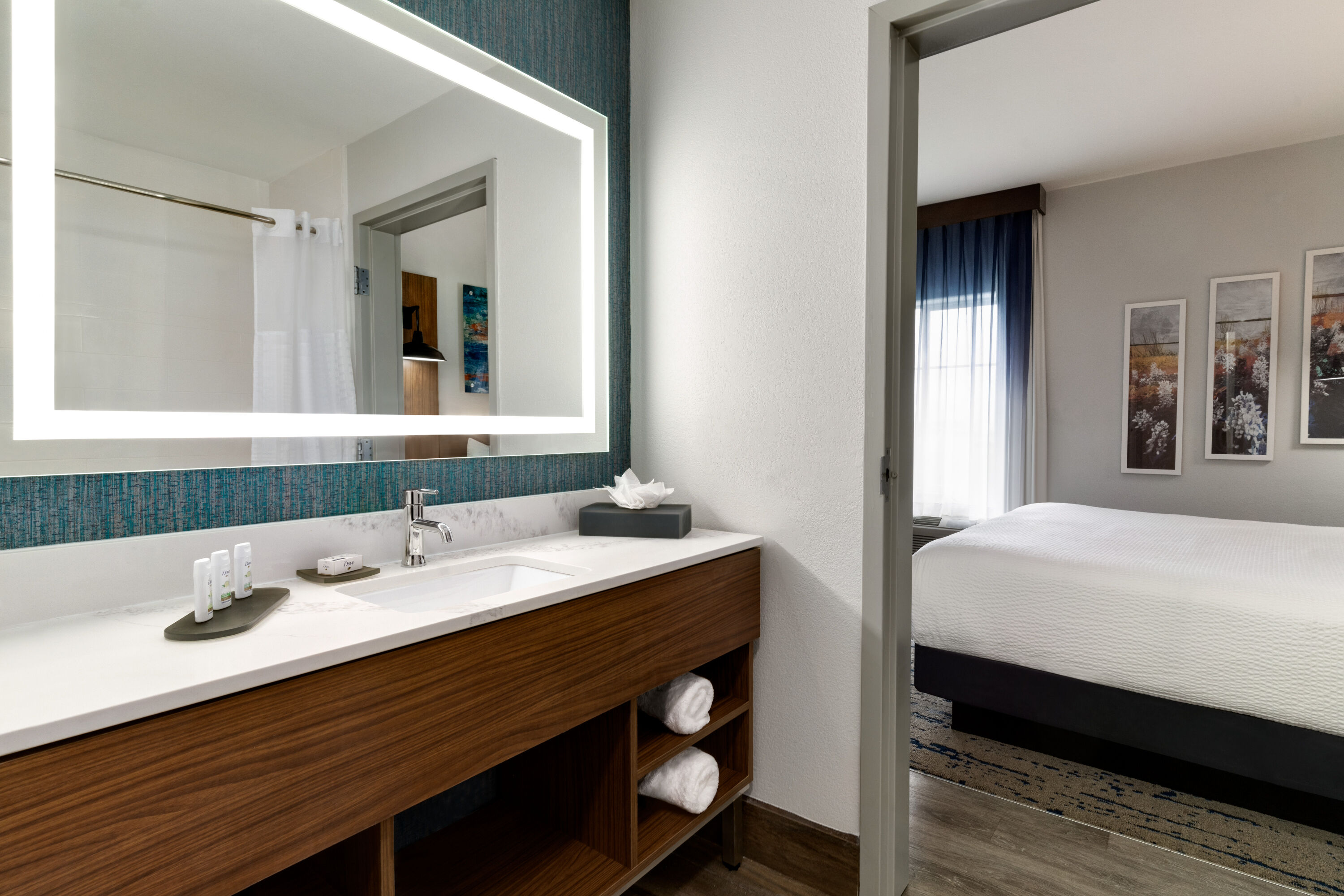 Guest room bath at the La Quinta Inn & Suites by Wyndham Stephenville in Stephenville, Texas