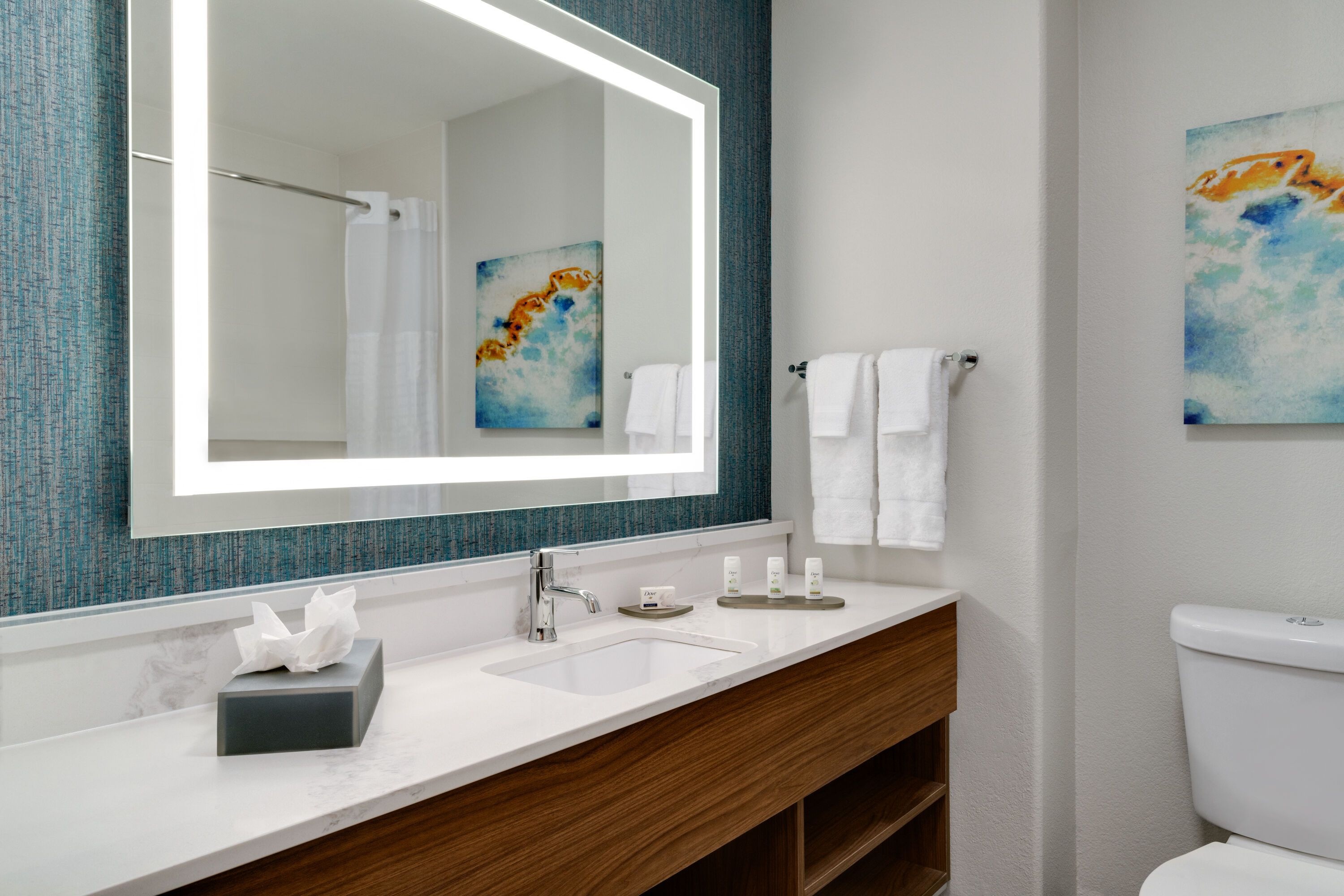 Guest room bath at the La Quinta Inn & Suites by Wyndham Stephenville in Stephenville, Texas