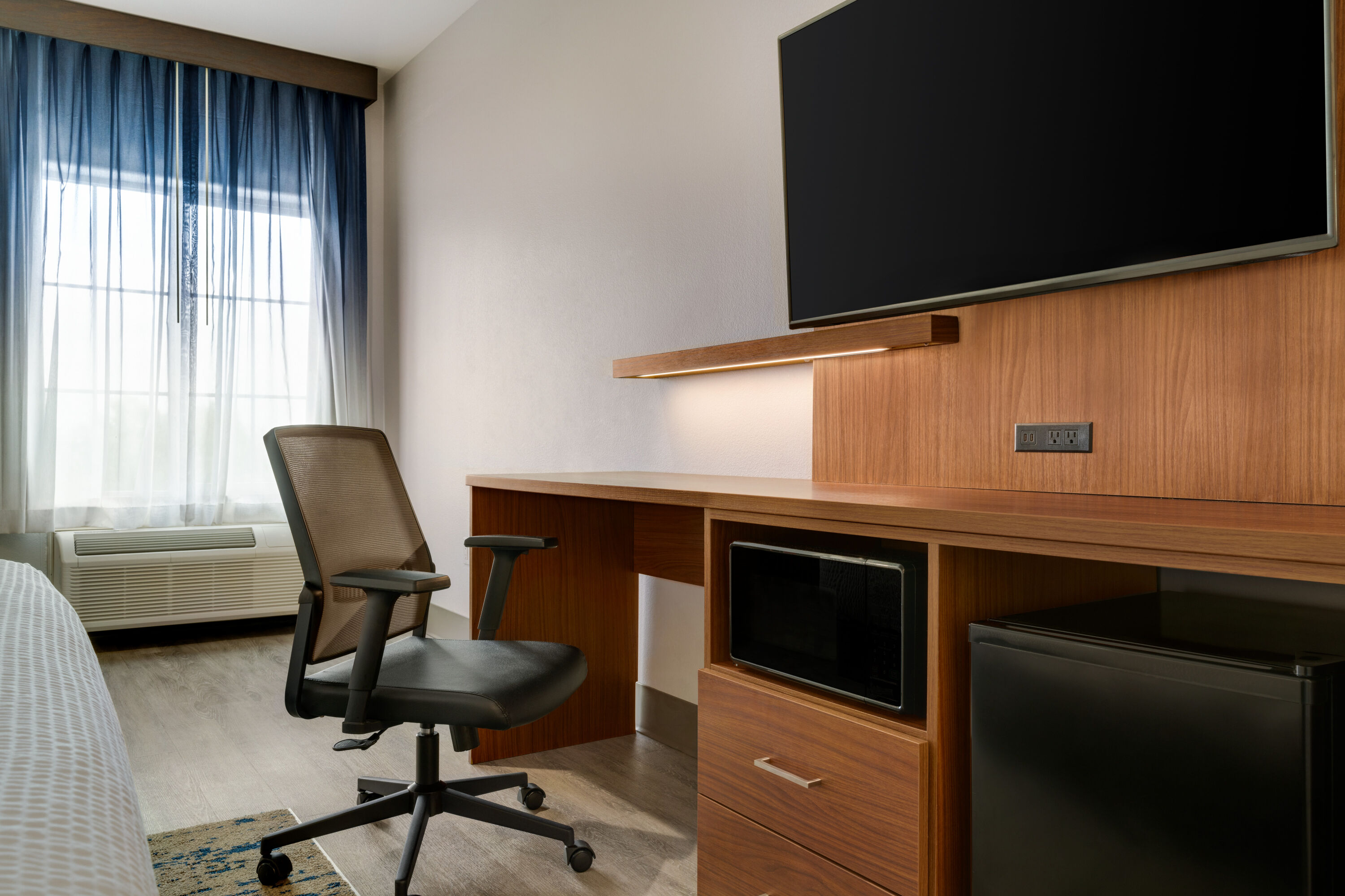 Guest room at the La Quinta Inn & Suites by Wyndham Stephenville in Stephenville, Texas
