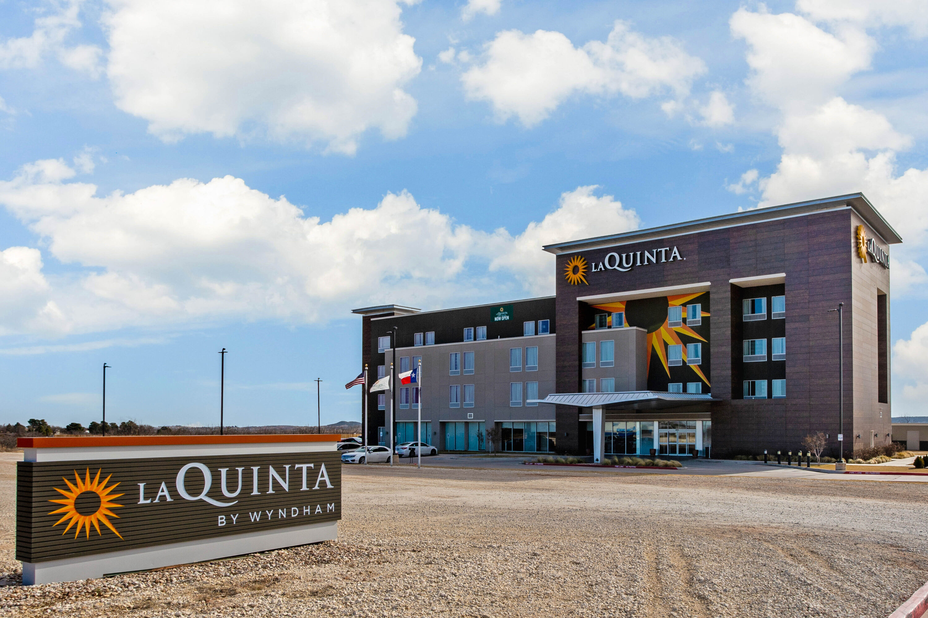 Exterior Day Image of La Quinta Inn & Suites by Wyndham Sweetwater East hotel in Sweetwater, Texas