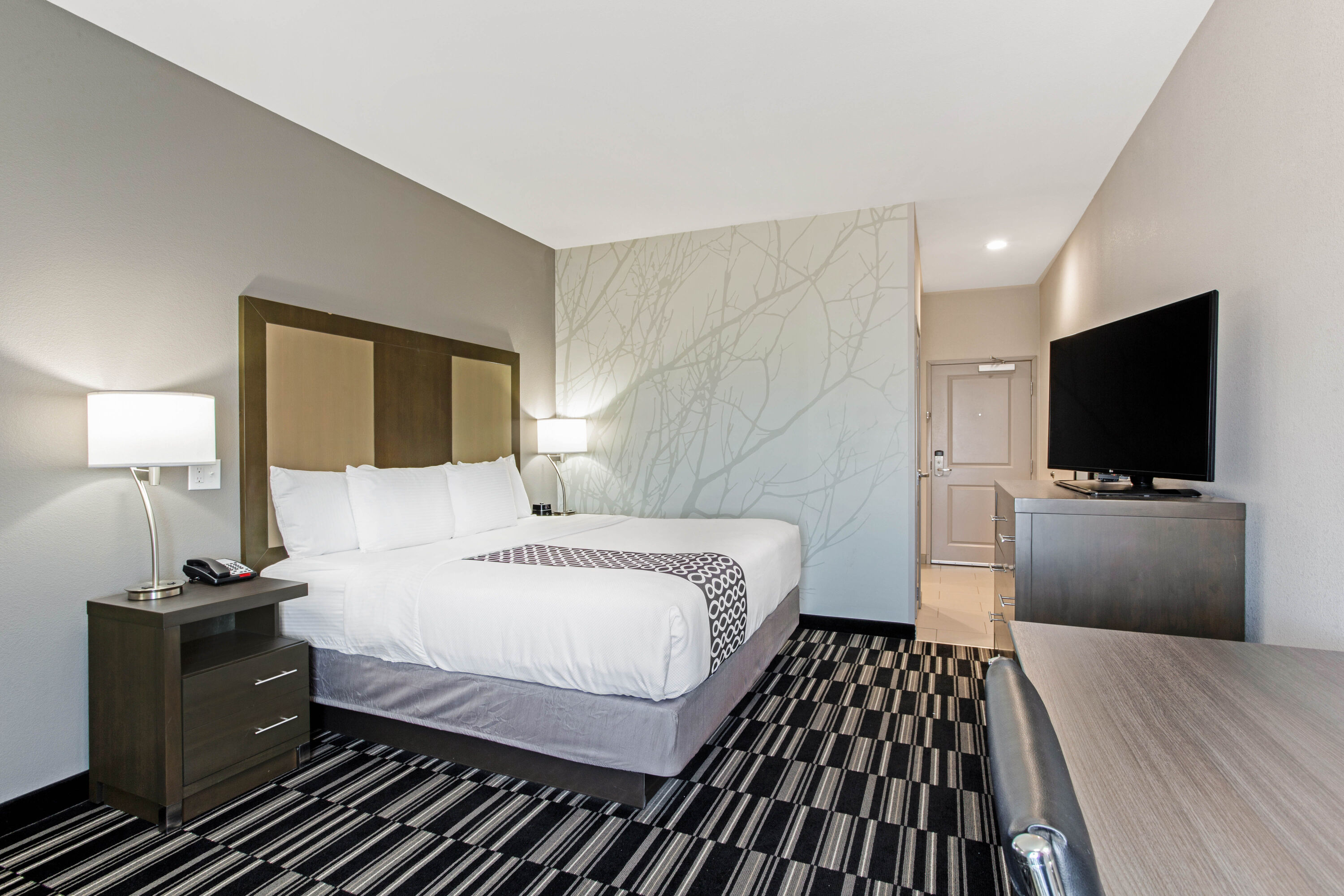 1 King Bed, Non-Smoking