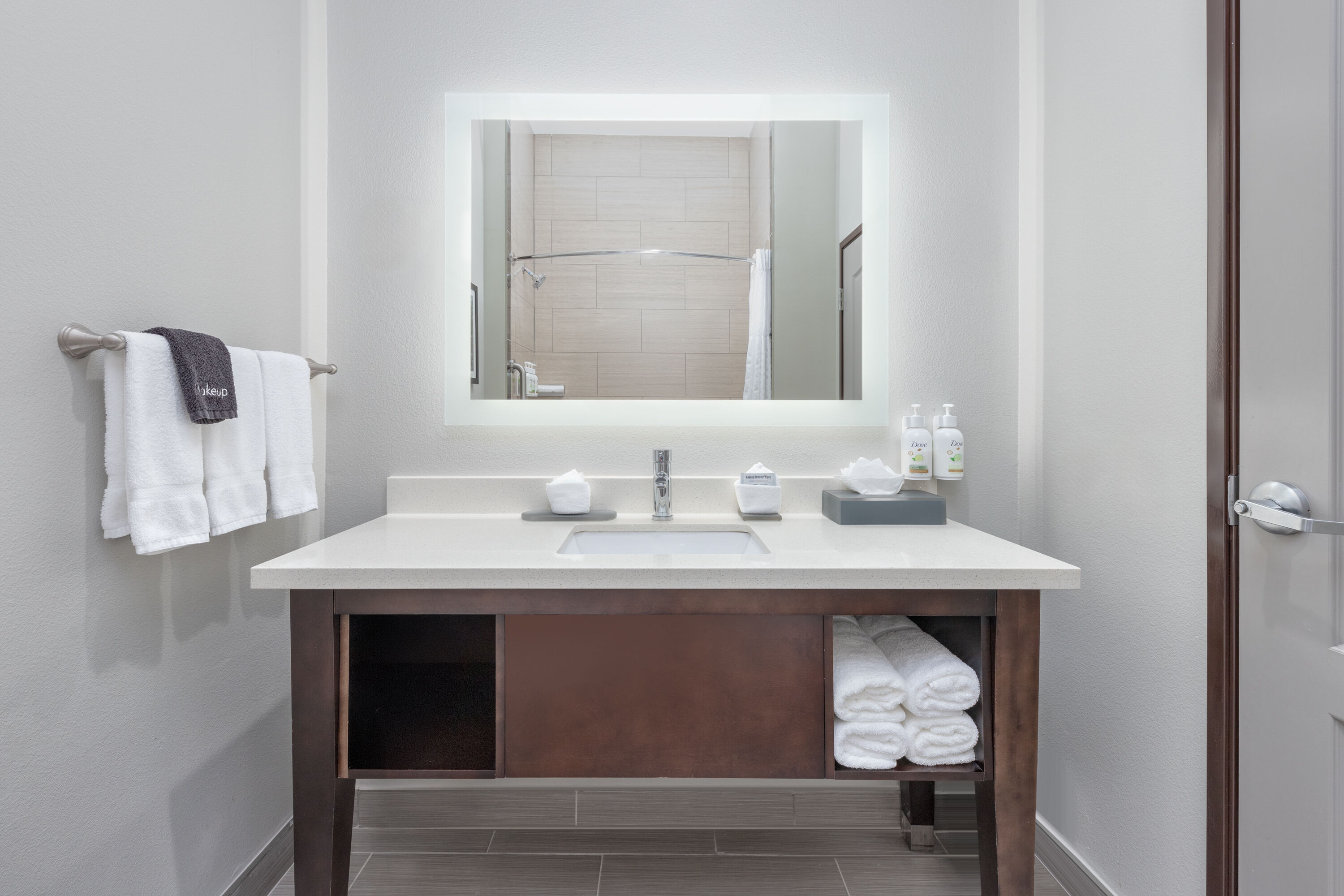 Guest room bath at the La Quinta Inn & Suites by Wyndham Tyler - University Area in Tyler, Texas