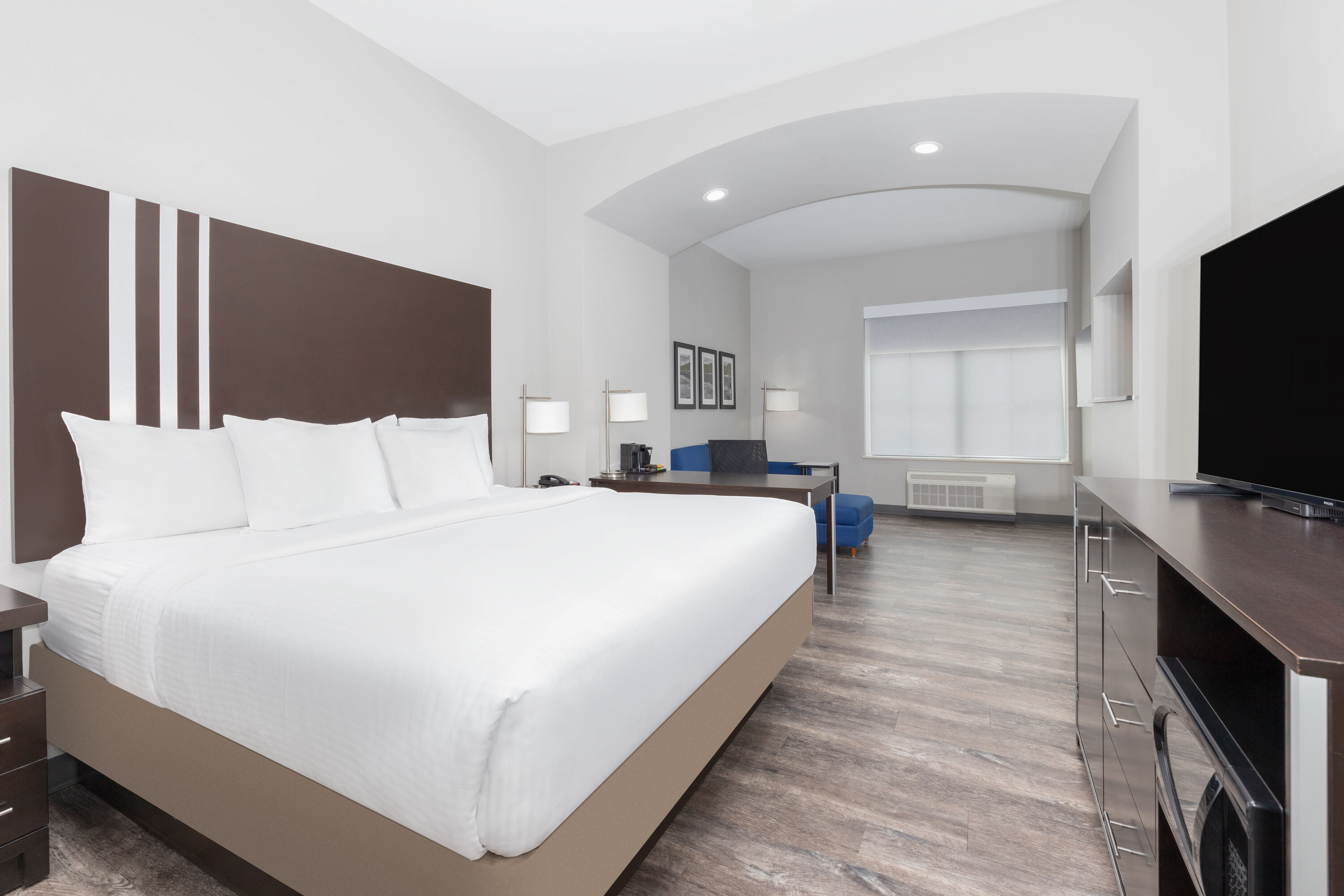 Guest room at the La Quinta Inn & Suites by Wyndham Tyler - University Area in Tyler, Texas