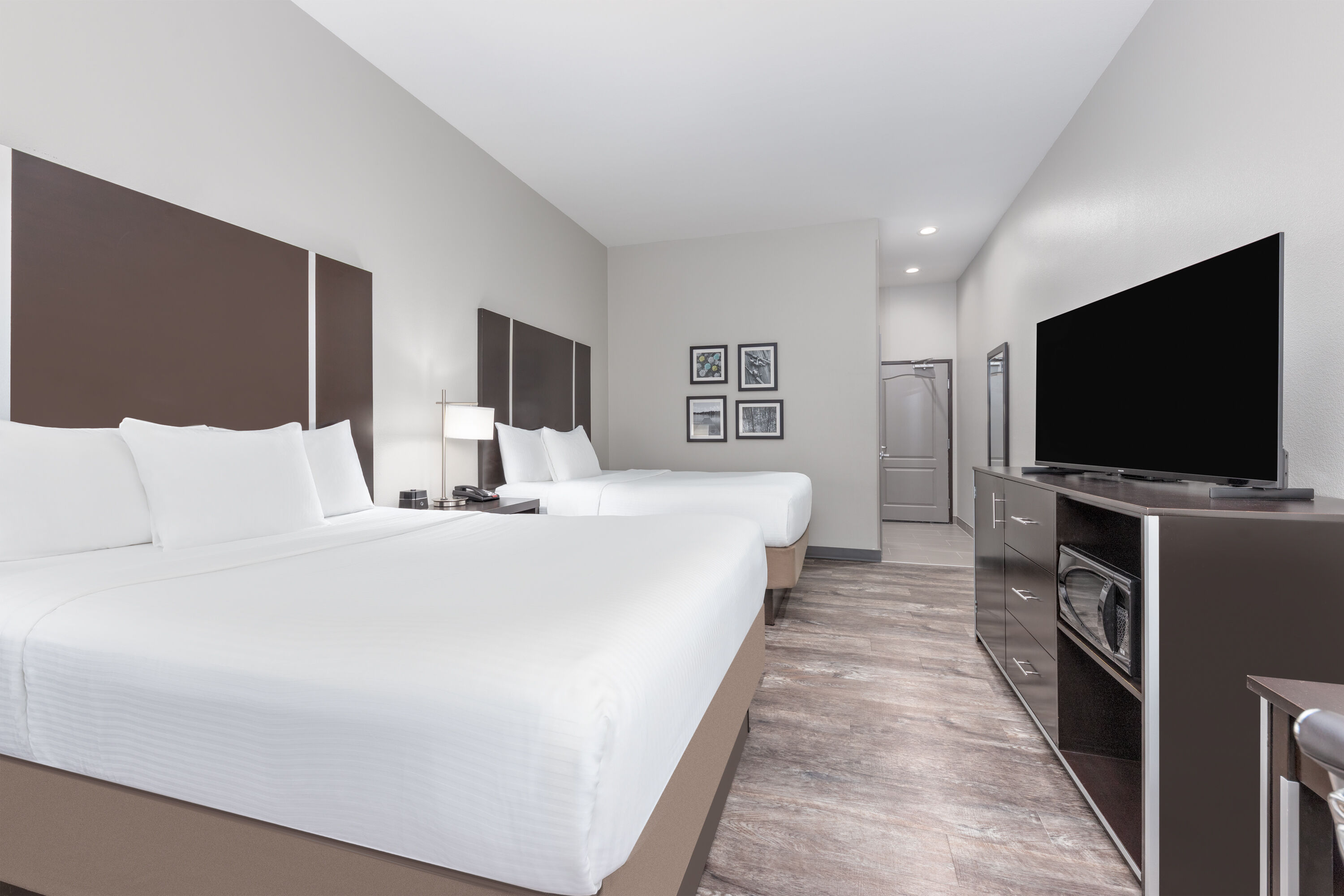 Guest room at the La Quinta Inn & Suites by Wyndham Tyler - University Area in Tyler, Texas