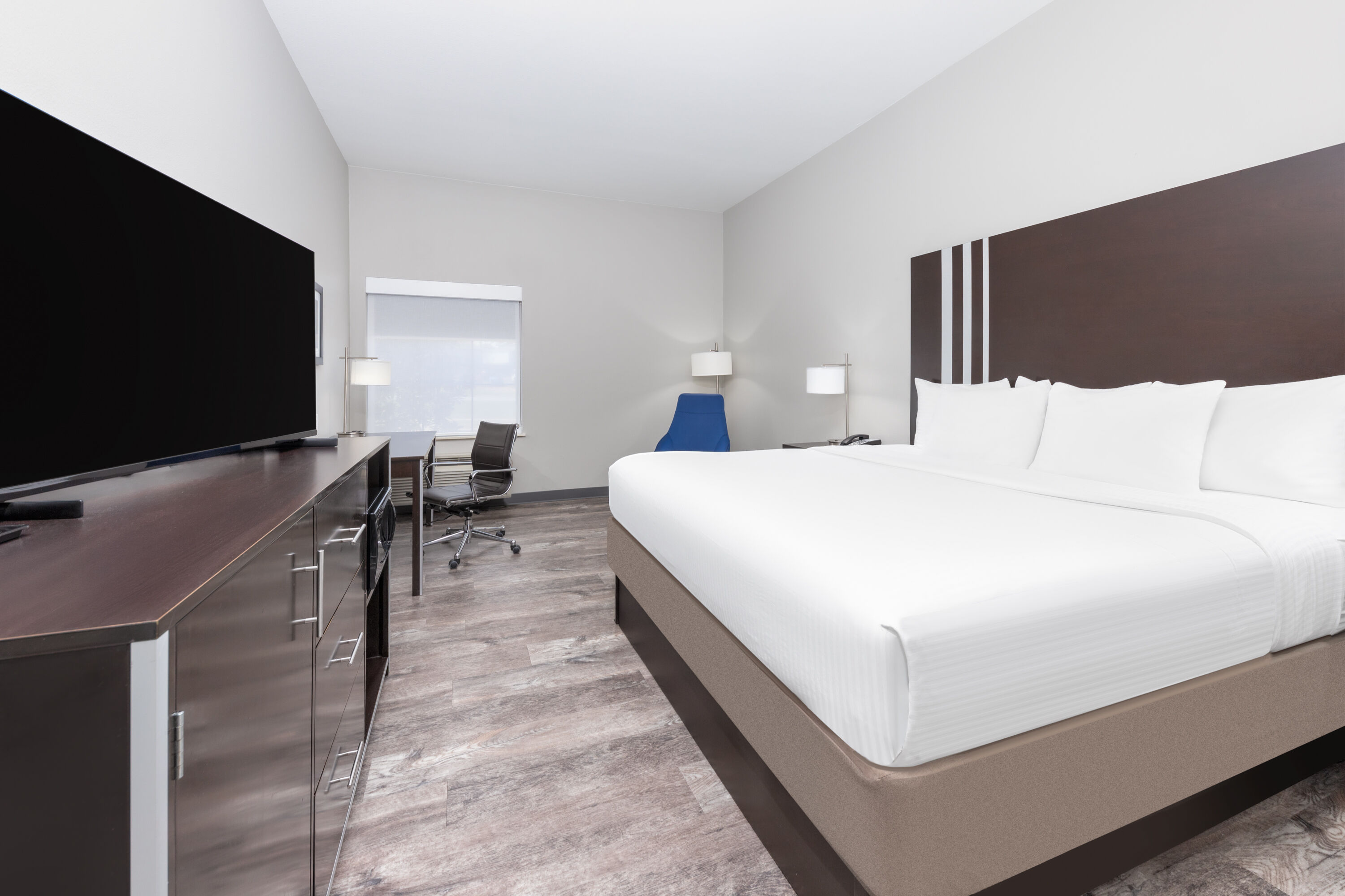 Guest room at the La Quinta Inn & Suites by Wyndham Tyler - University Area in Tyler, Texas