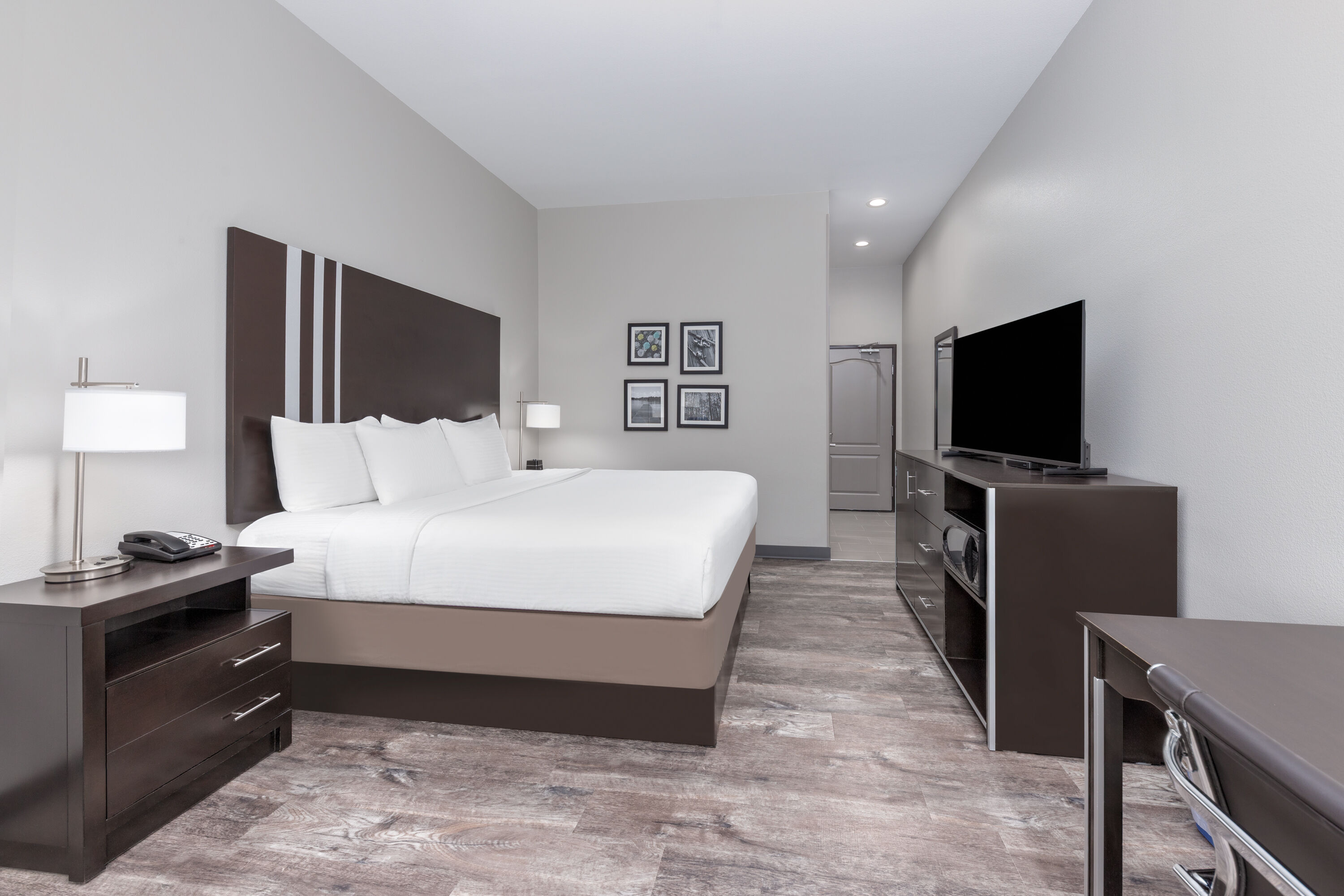 Guest room at the La Quinta Inn & Suites by Wyndham Tyler - University Area in Tyler, Texas