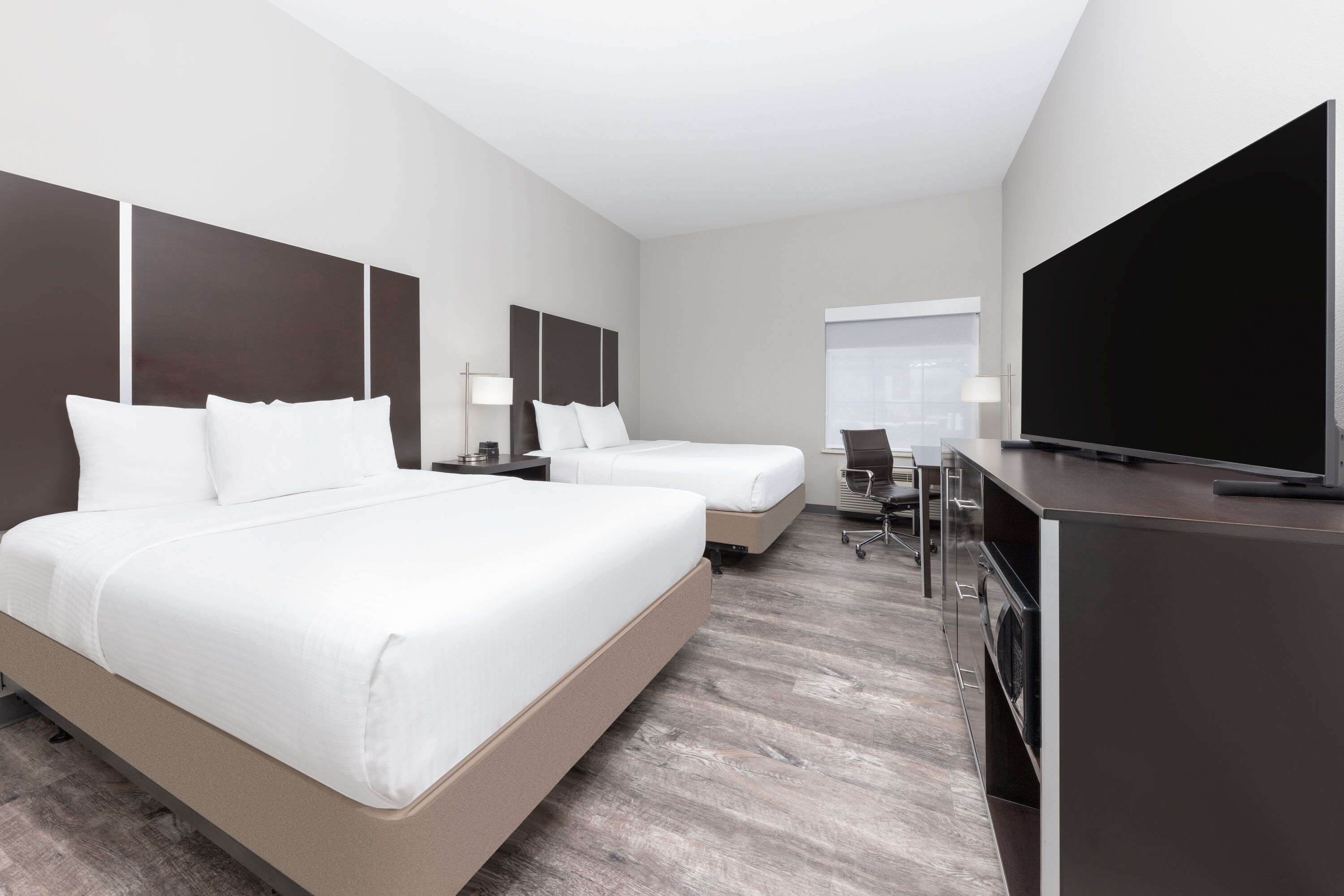 Guest room at the La Quinta Inn & Suites by Wyndham Tyler - University Area in Tyler, Texas